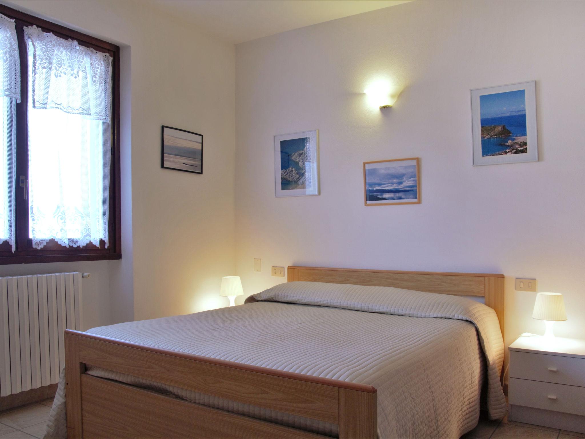 Foto 8 - Casa de 1 habitación en Gardone Riviera con jardín y vistas a la montaña