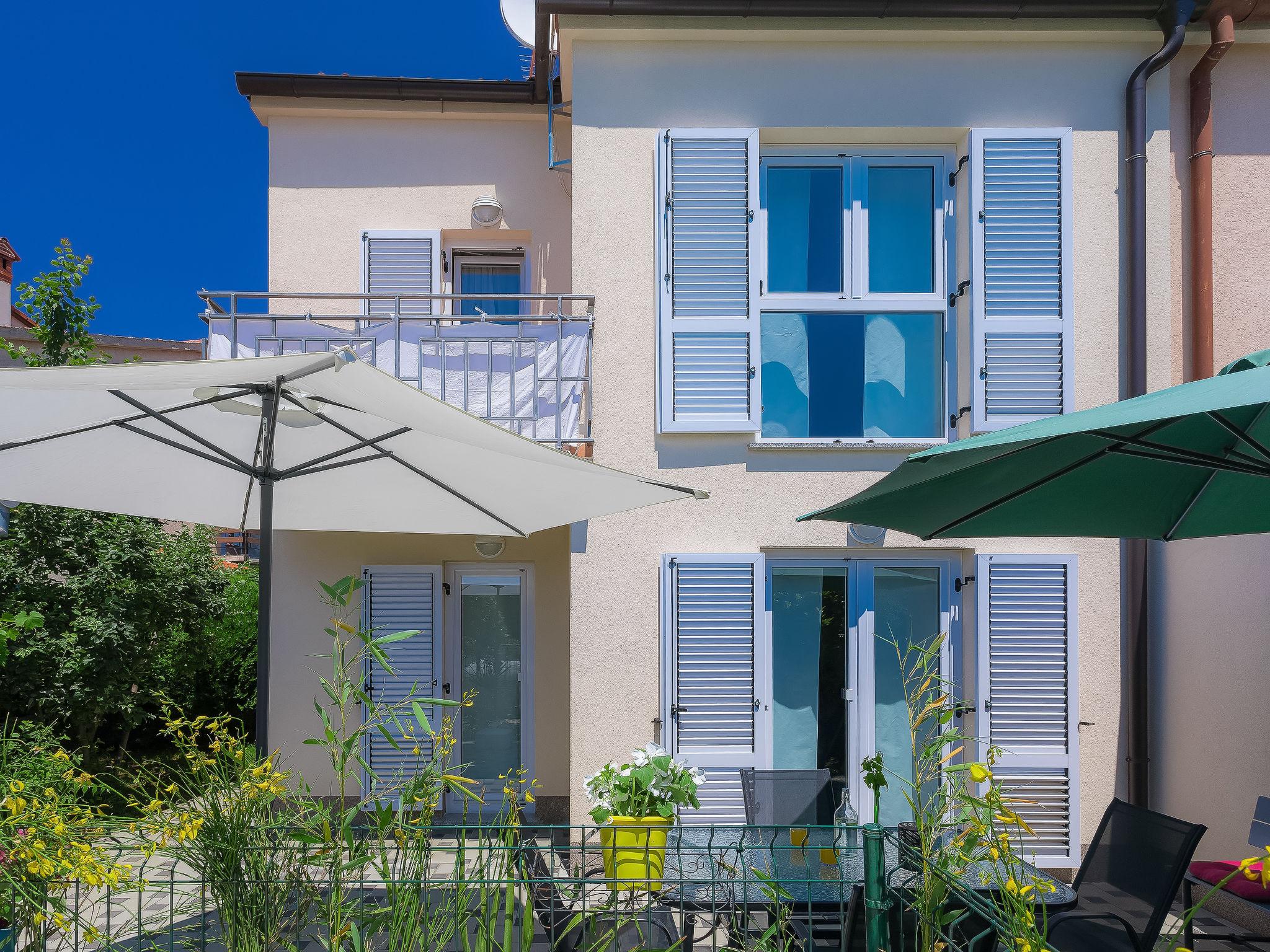 Photo 6 - Maison de 3 chambres à Pula avec jardin et terrasse