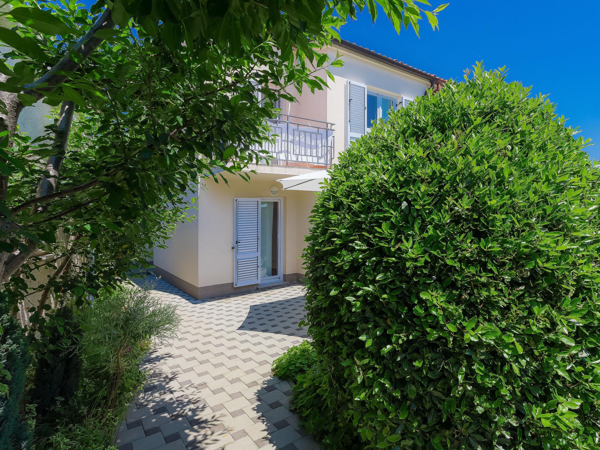 Photo 5 - Maison de 3 chambres à Pula avec jardin et terrasse