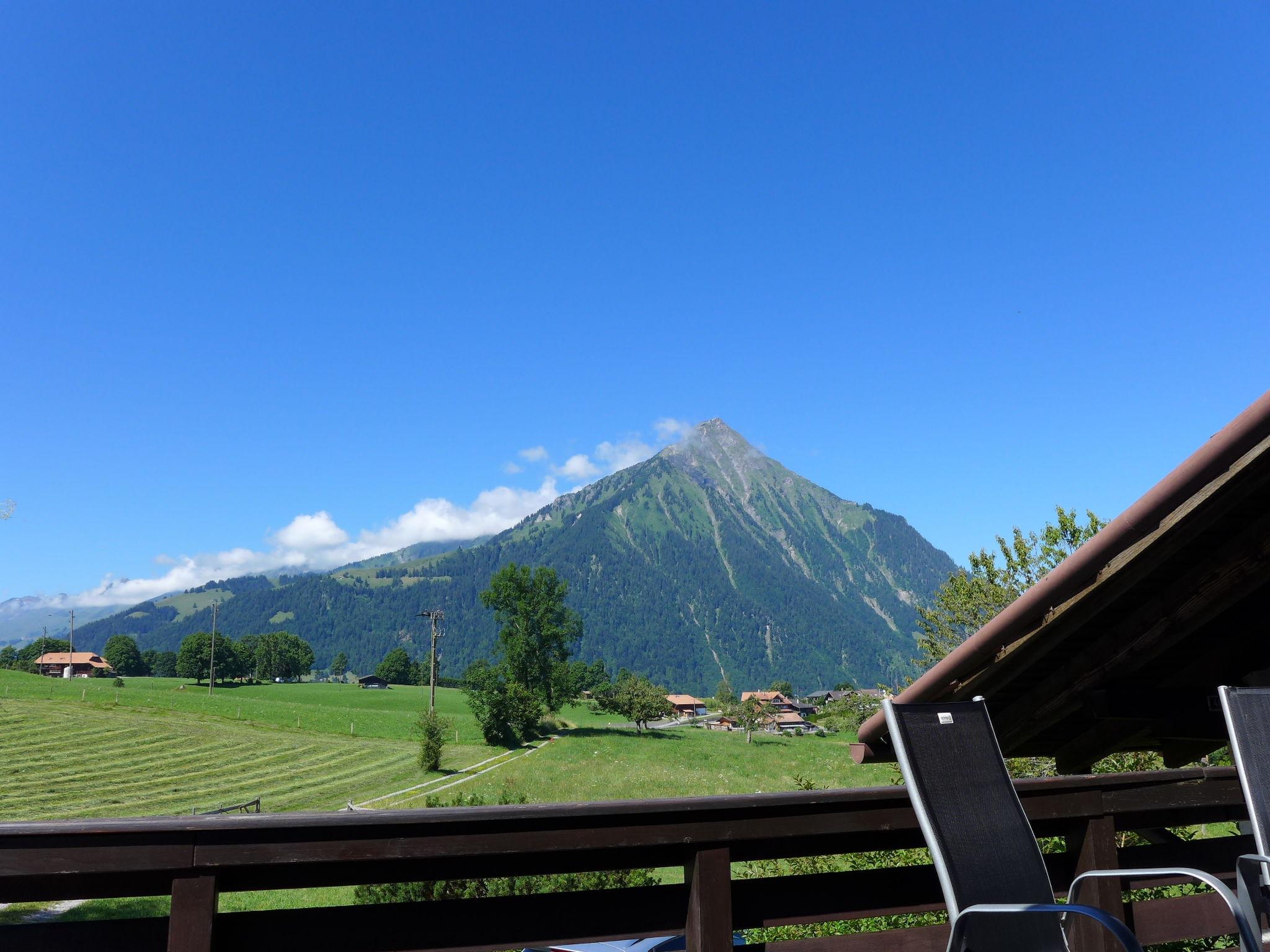 Photo 11 - Maison de 3 chambres à Aeschi bei Spiez avec jardin et vues sur la montagne