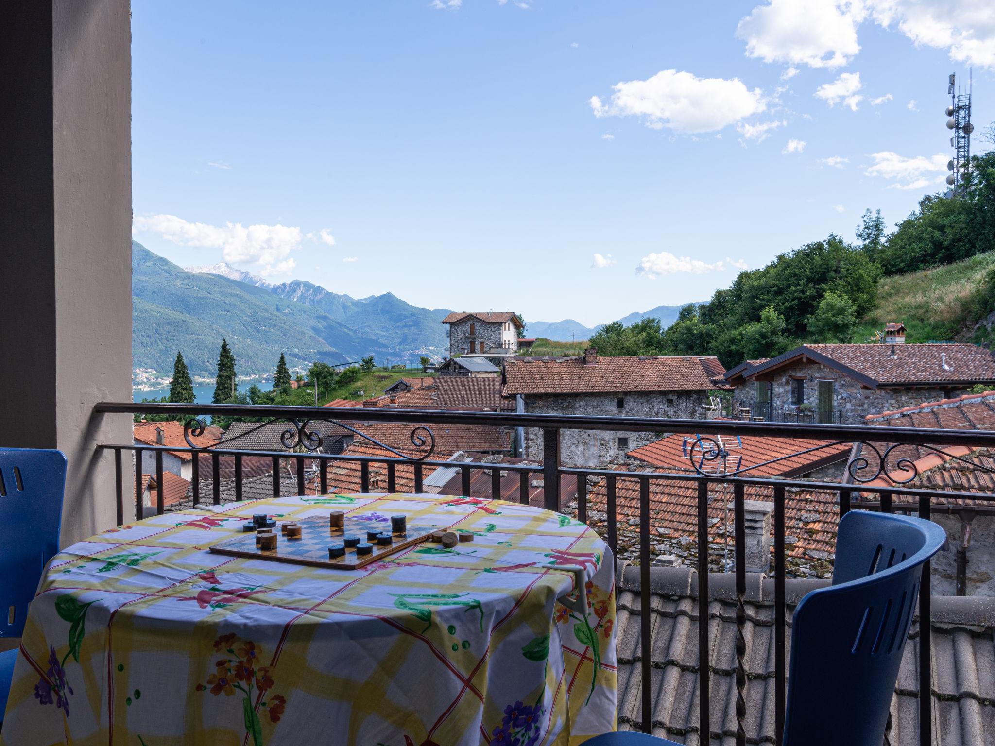 Photo 15 - Appartement de 2 chambres à Gravedona ed Uniti avec terrasse et vues sur la montagne