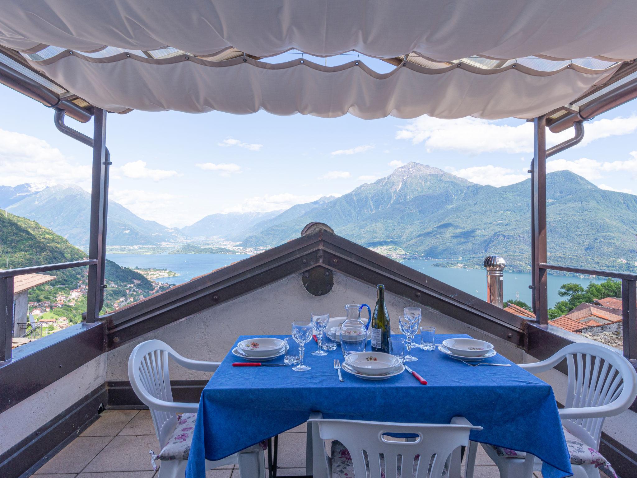 Foto 1 - Appartamento con 2 camere da letto a Gravedona ed Uniti con terrazza e vista sulle montagne