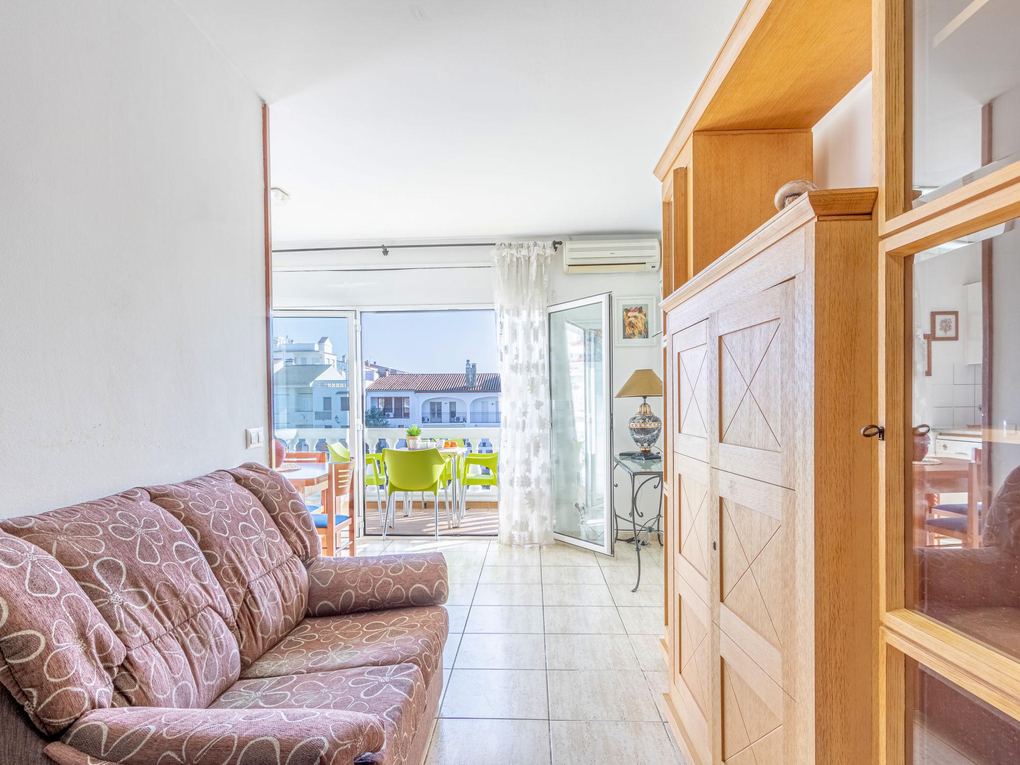 Foto 2 - Apartment mit 2 Schlafzimmern in Castelló d'Empúries mit terrasse und blick aufs meer