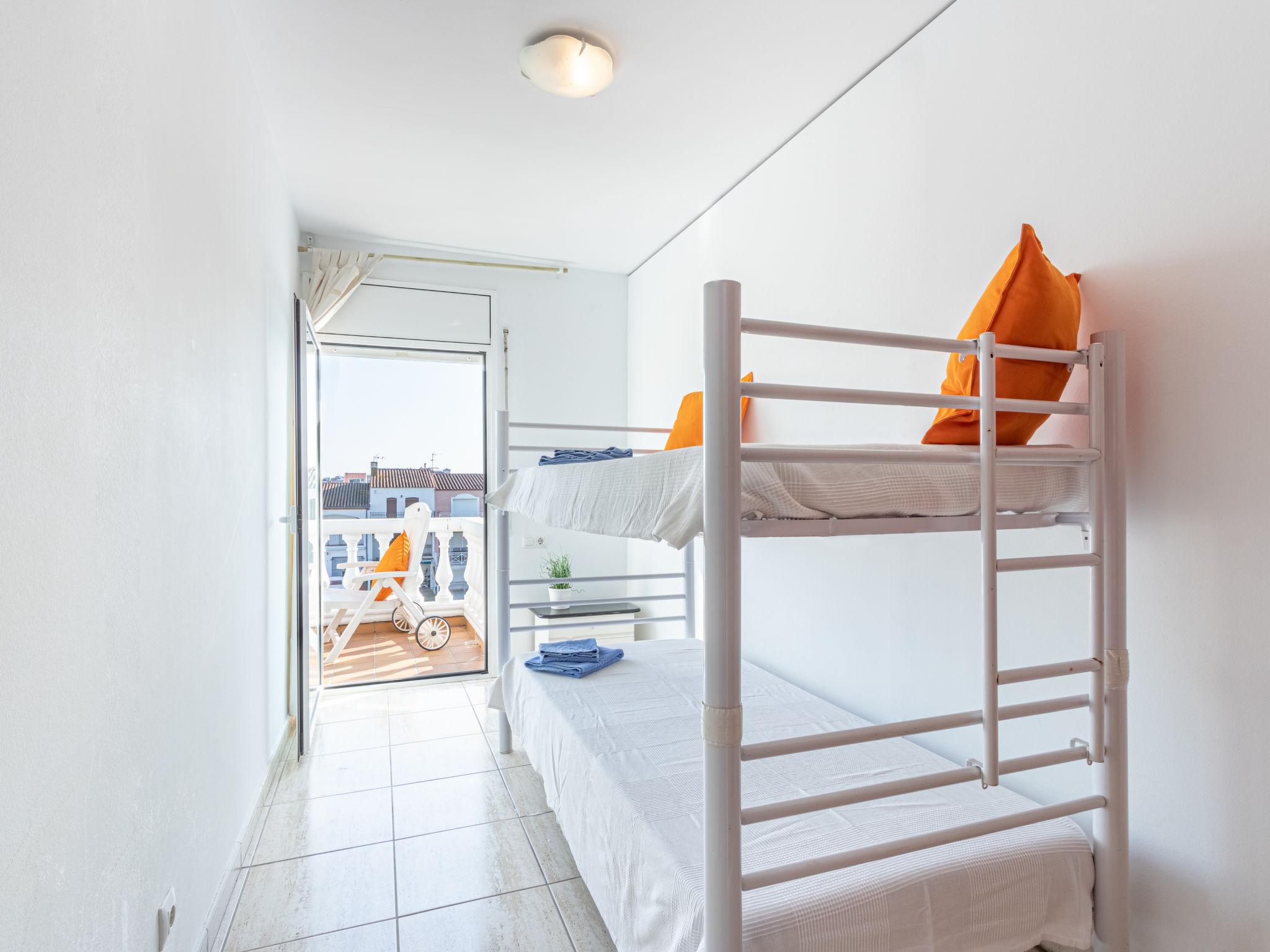 Foto 4 - Apartamento de 2 quartos em Castelló d'Empúries com terraço