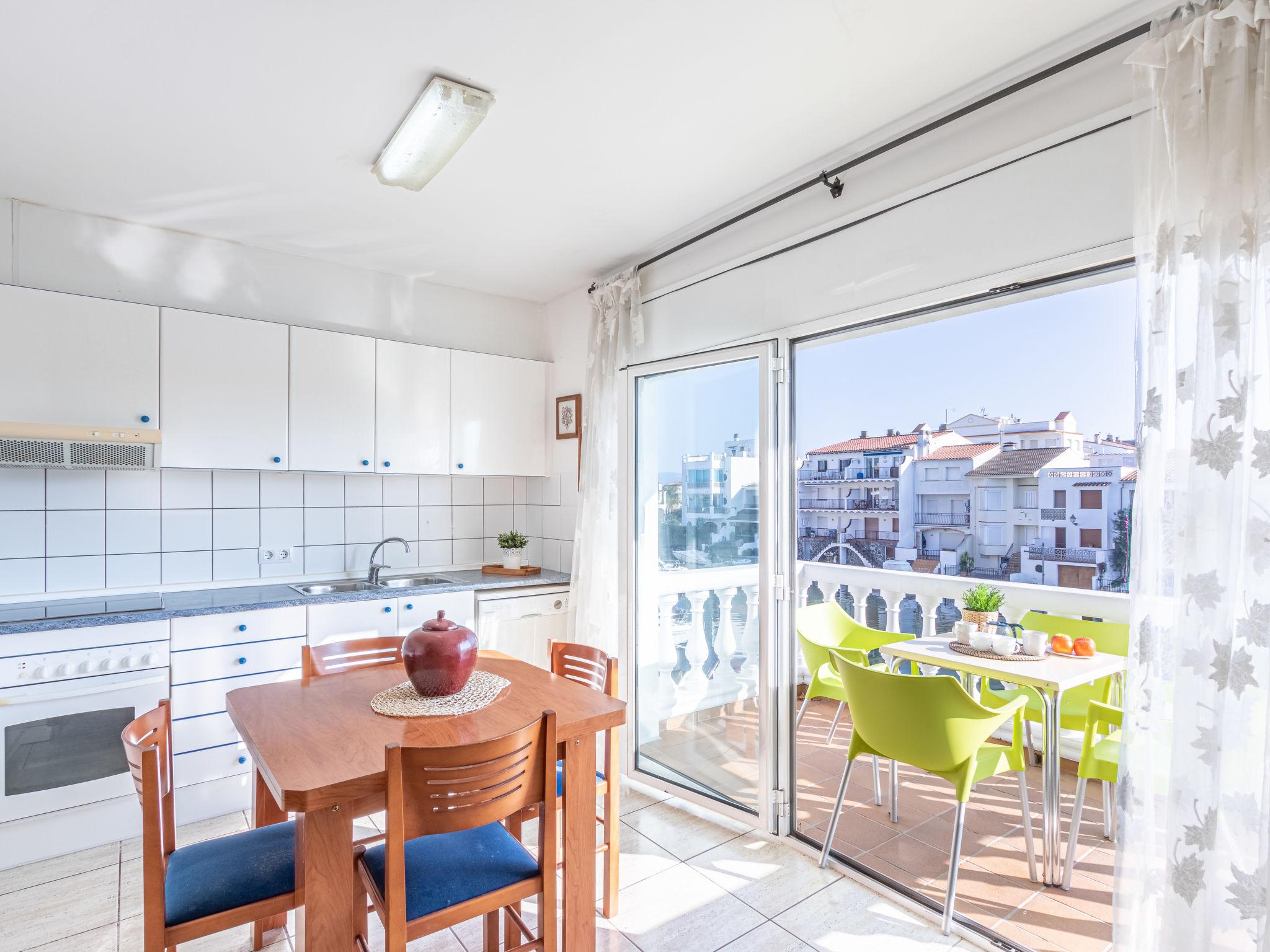 Photo 3 - 2 bedroom Apartment in Castelló d'Empúries with terrace and sea view