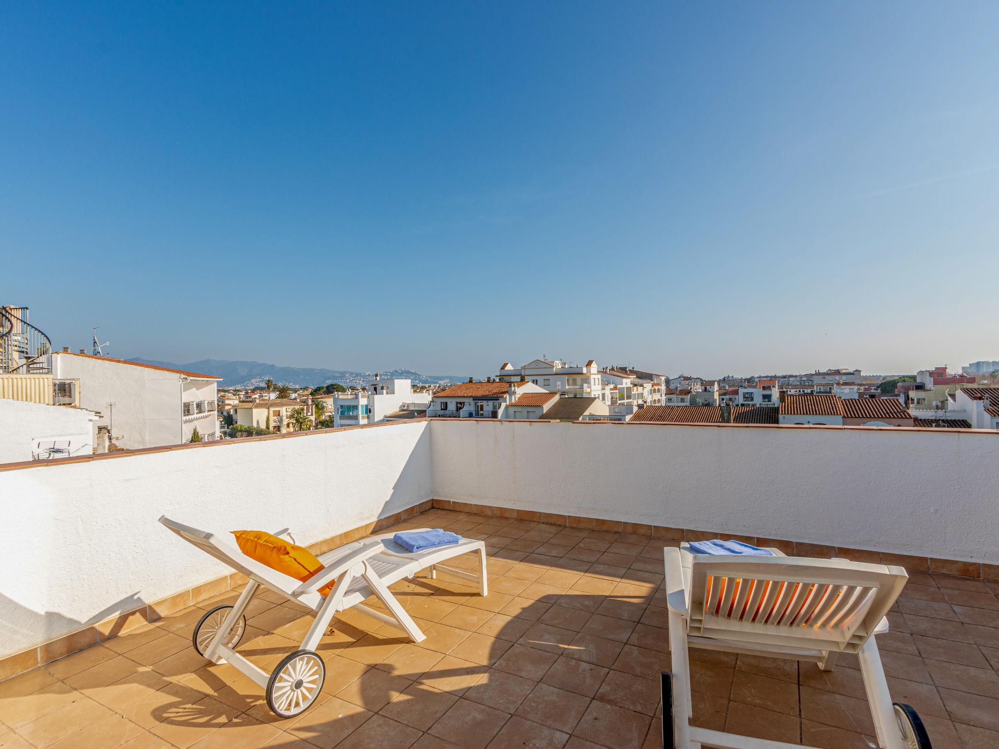 Foto 5 - Apartamento de 2 quartos em Castelló d'Empúries com terraço