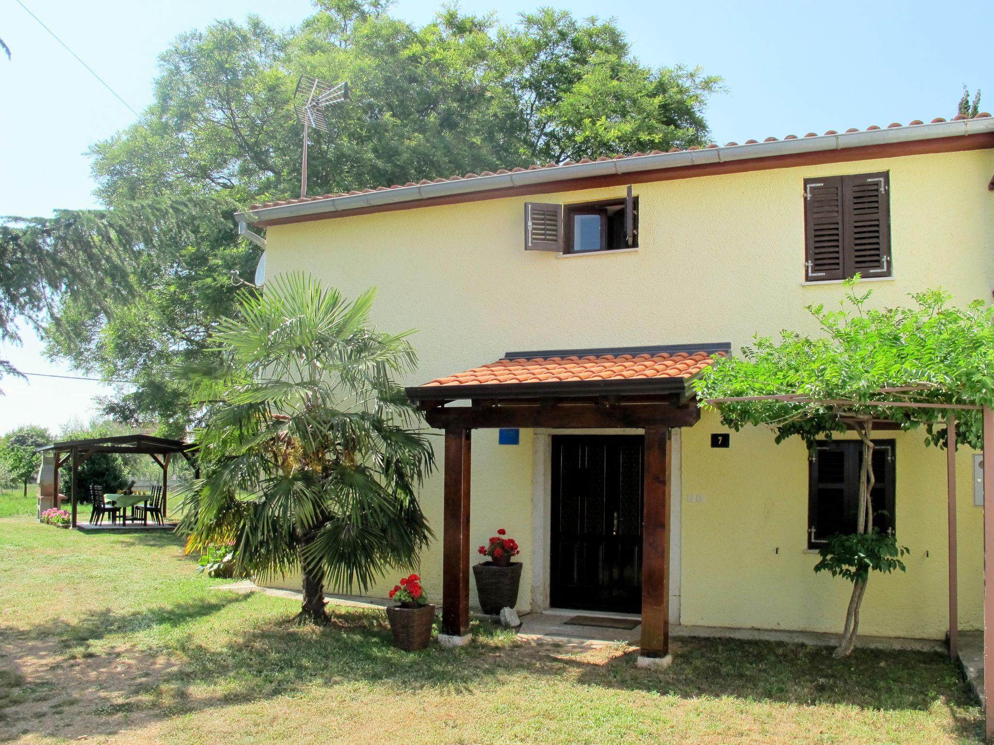 Foto 6 - Casa con 3 camere da letto a Poreč con piscina privata e vista mare