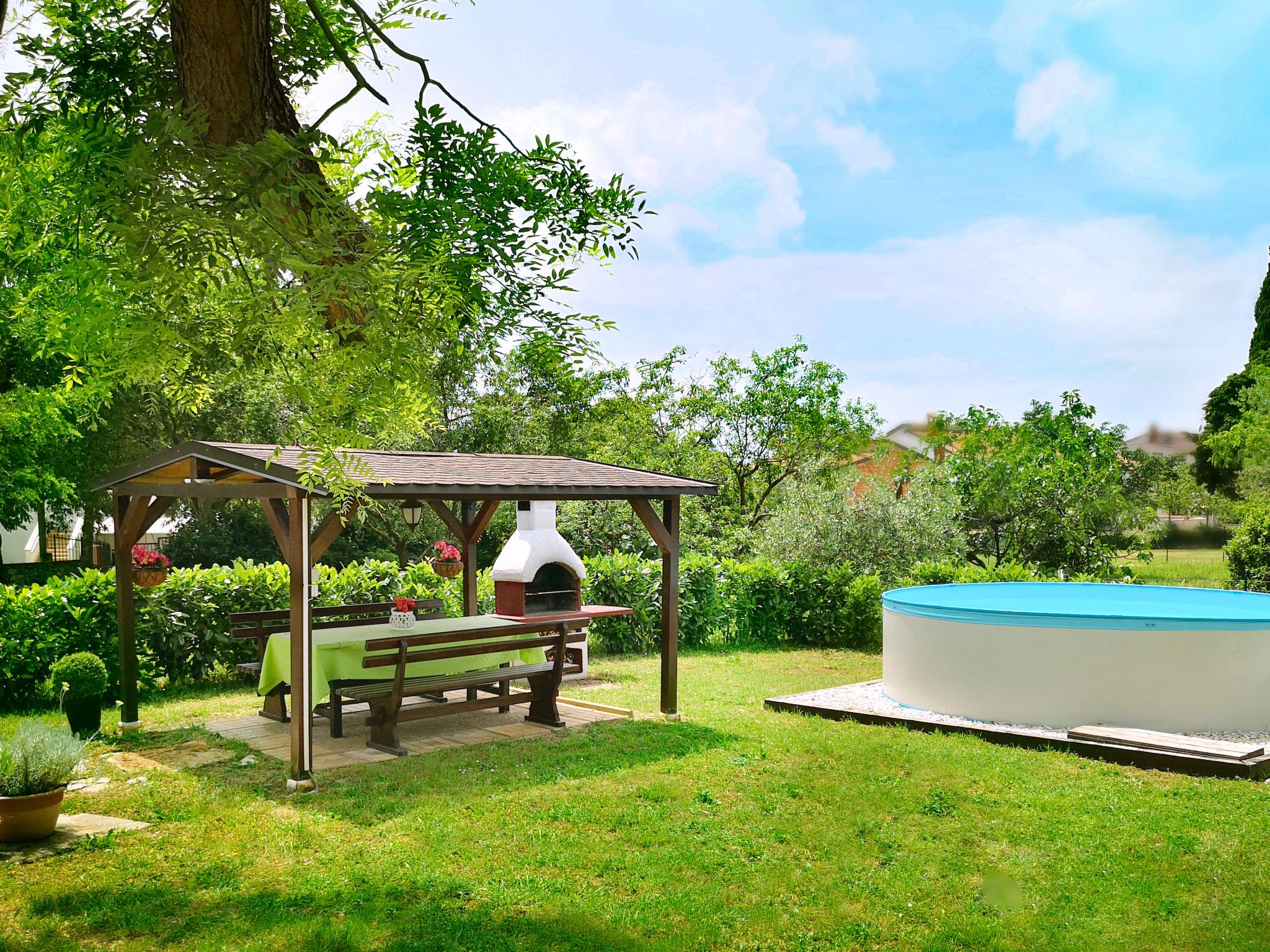 Photo 10 - Maison de 3 chambres à Poreč avec piscine privée et jardin