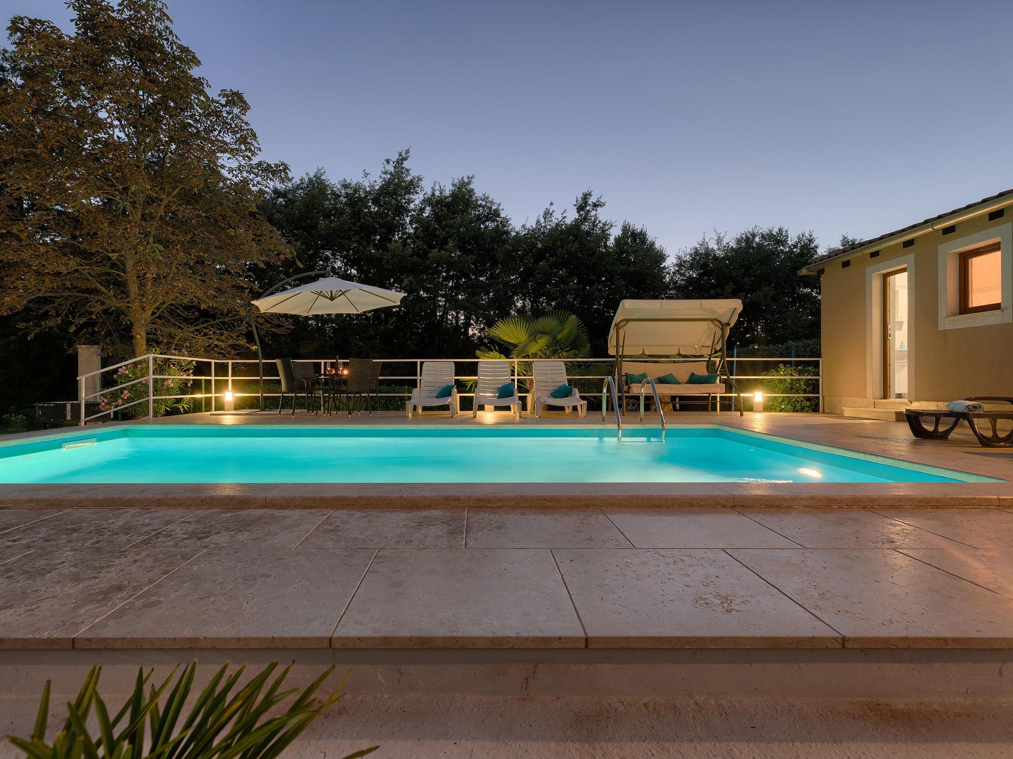 Photo 43 - Maison de 3 chambres à Pazin avec piscine privée et jardin