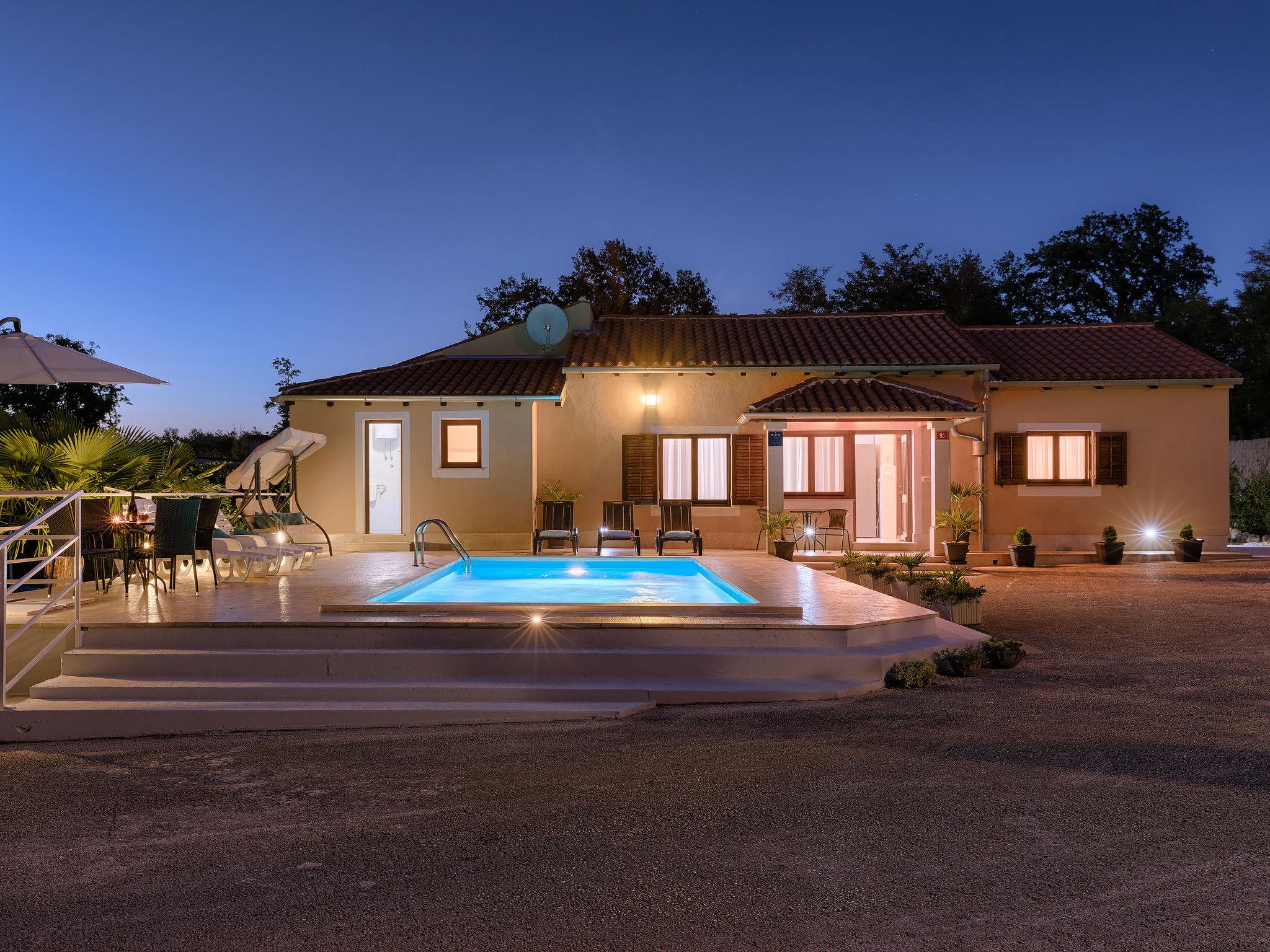 Photo 42 - Maison de 3 chambres à Pazin avec piscine privée et jardin