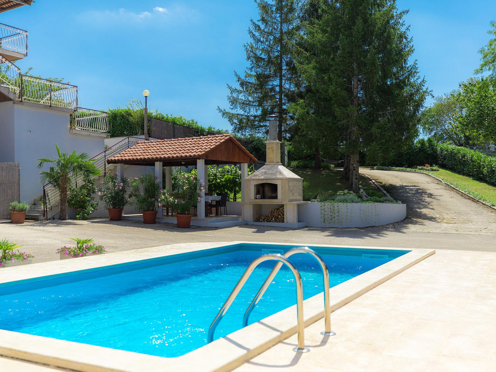 Foto 17 - Casa de 3 habitaciones en Pazin con piscina privada y vistas al mar