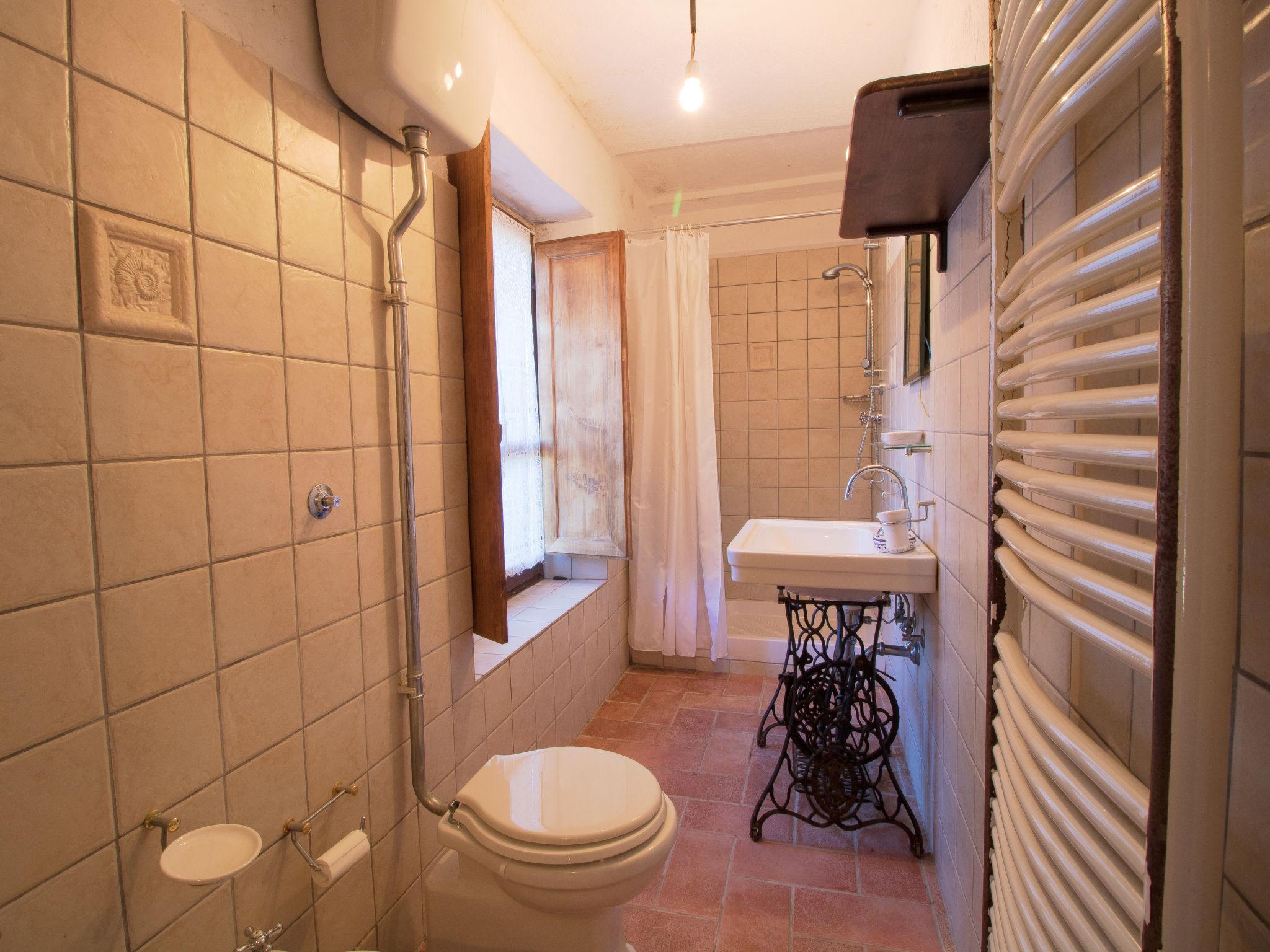 Foto 37 - Casa con 6 camere da letto a Gubbio con piscina privata e giardino