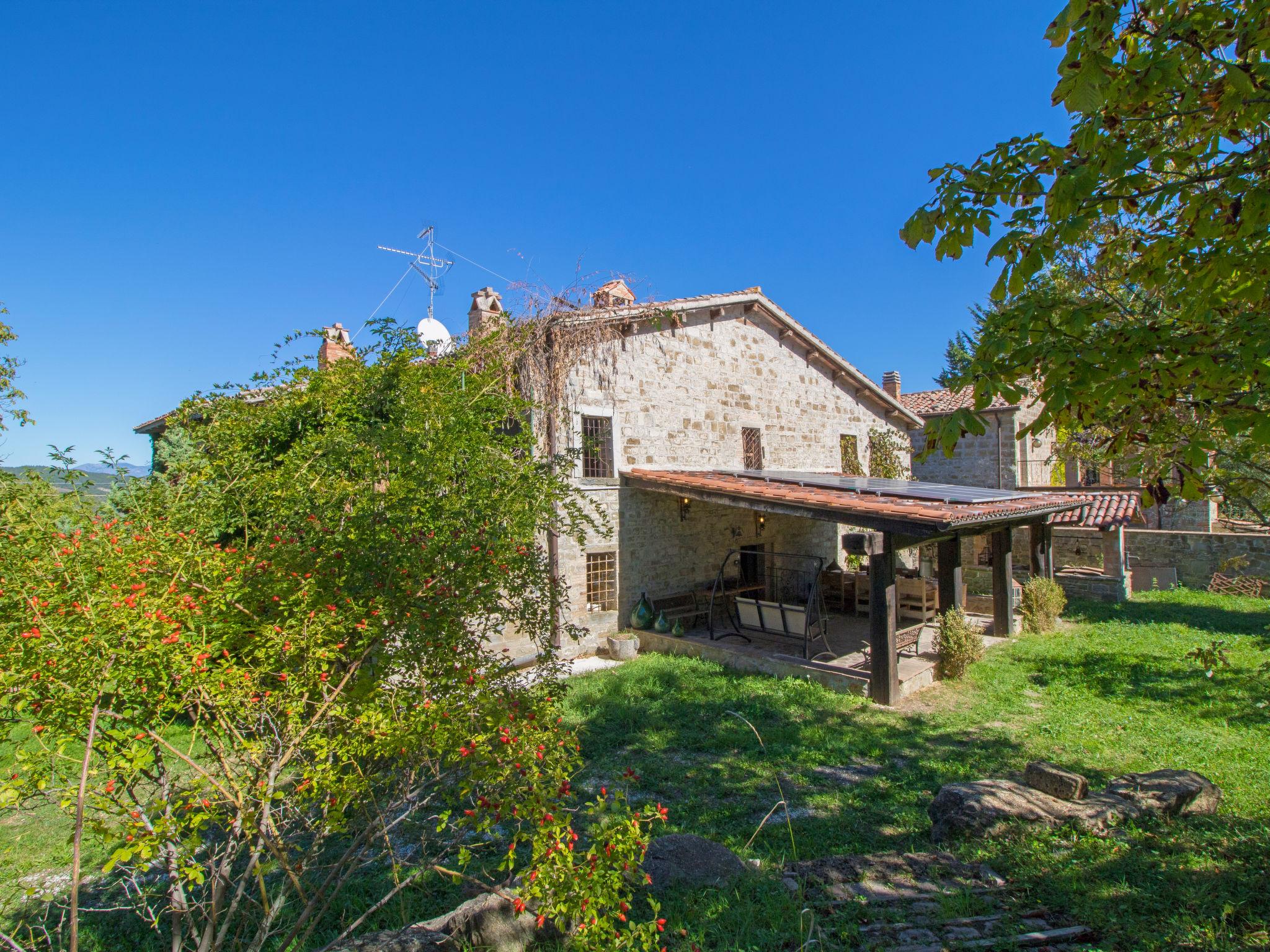 Foto 38 - Casa de 6 quartos em Gubbio com piscina privada e jardim