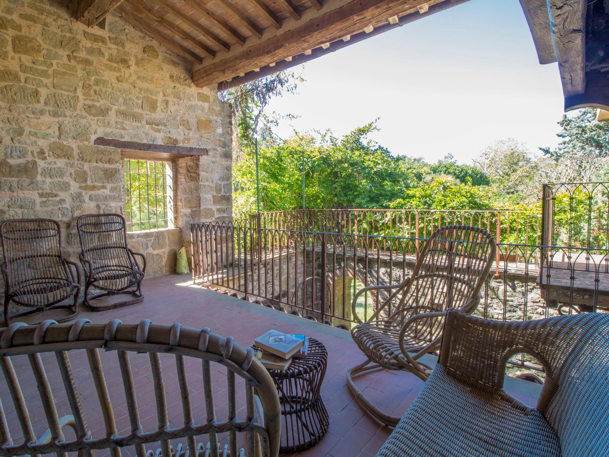 Foto 9 - Casa con 6 camere da letto a Gubbio con piscina privata e giardino