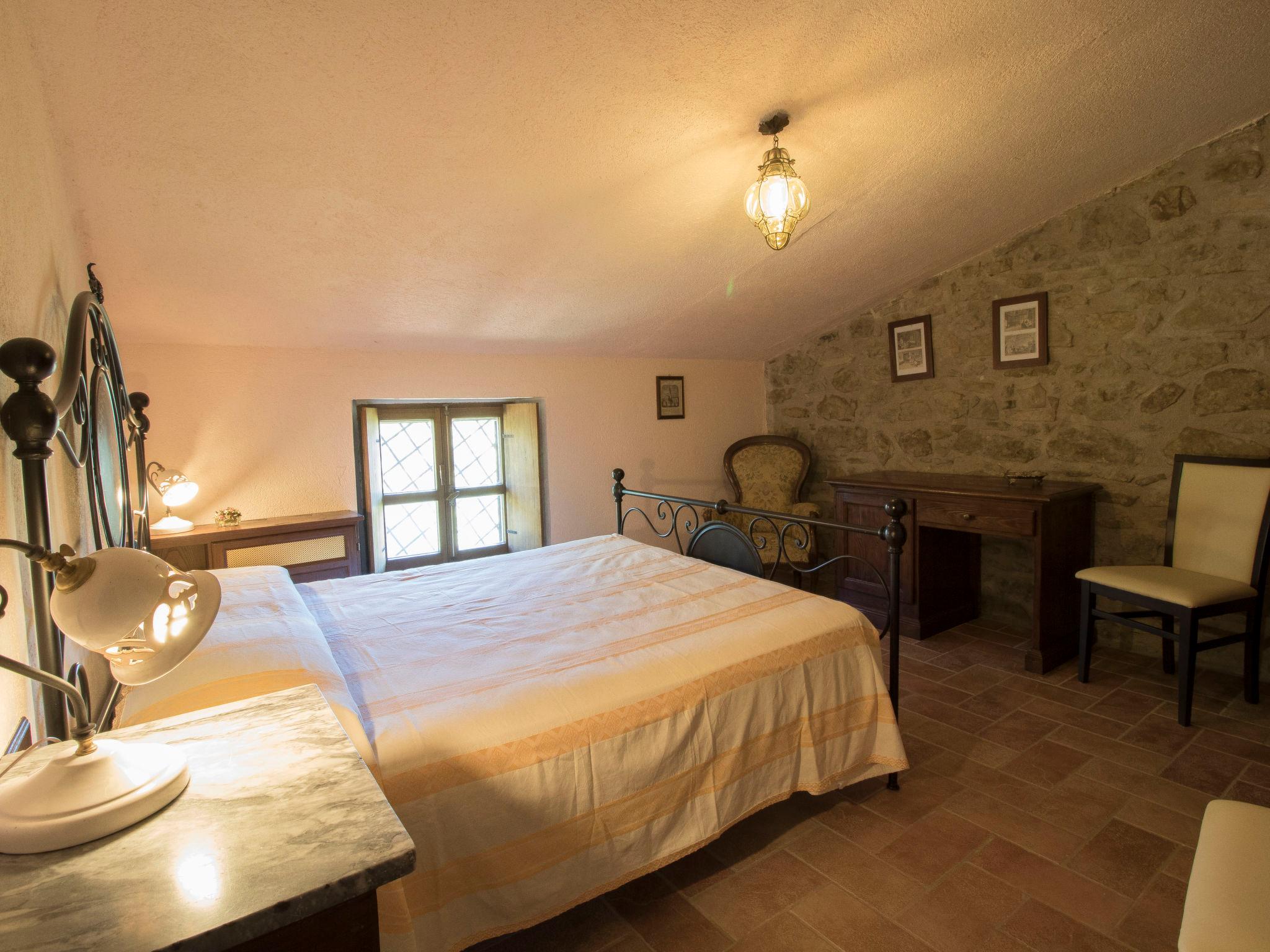 Photo 24 - 6 bedroom House in Gubbio with private pool and garden