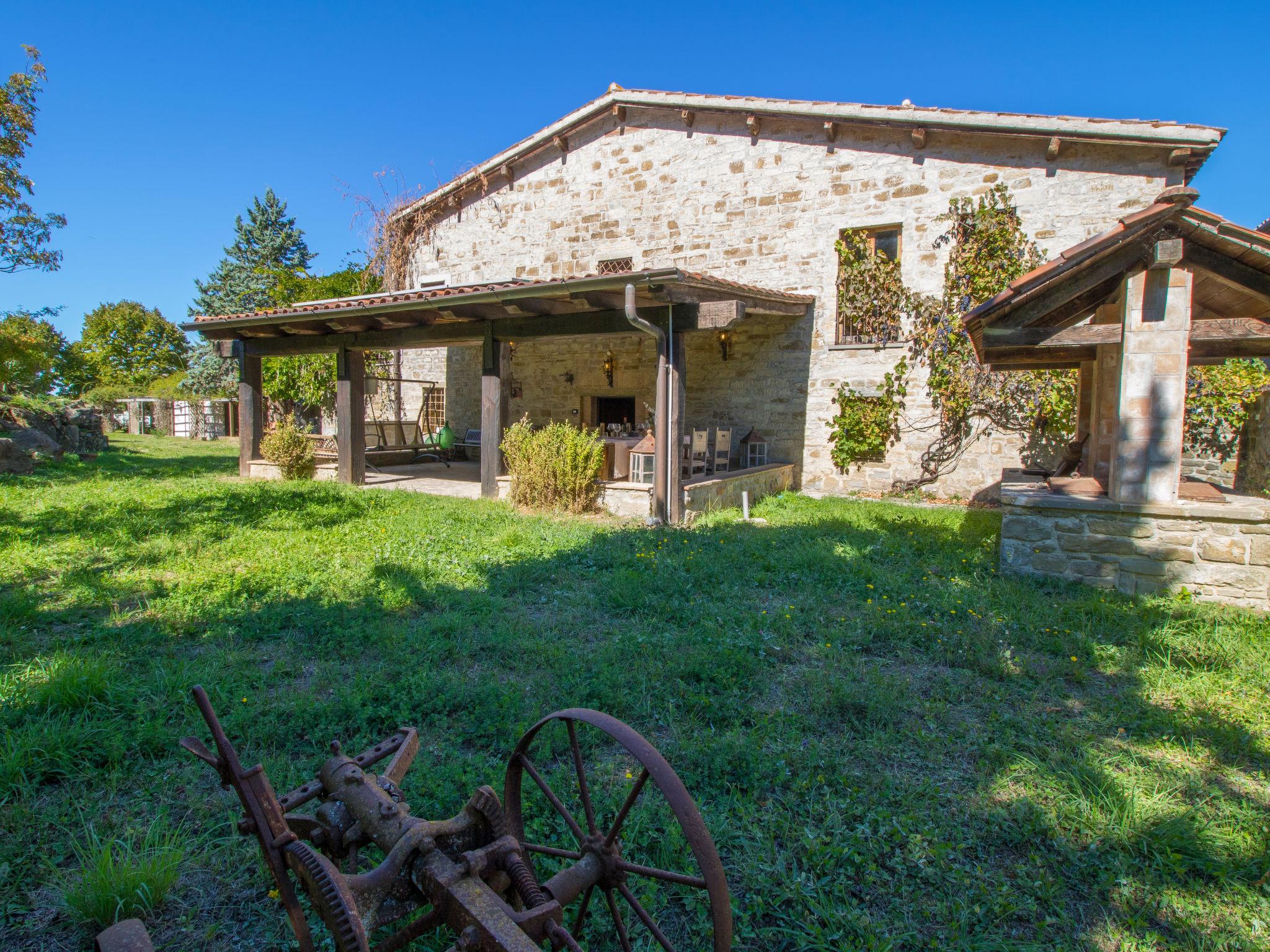 Foto 6 - Casa de 6 quartos em Gubbio com piscina privada e jardim