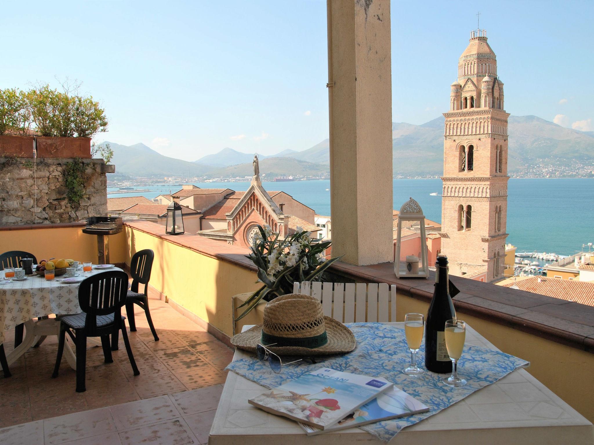 Photo 1 - Appartement de 3 chambres à Gaète avec terrasse et vues à la mer