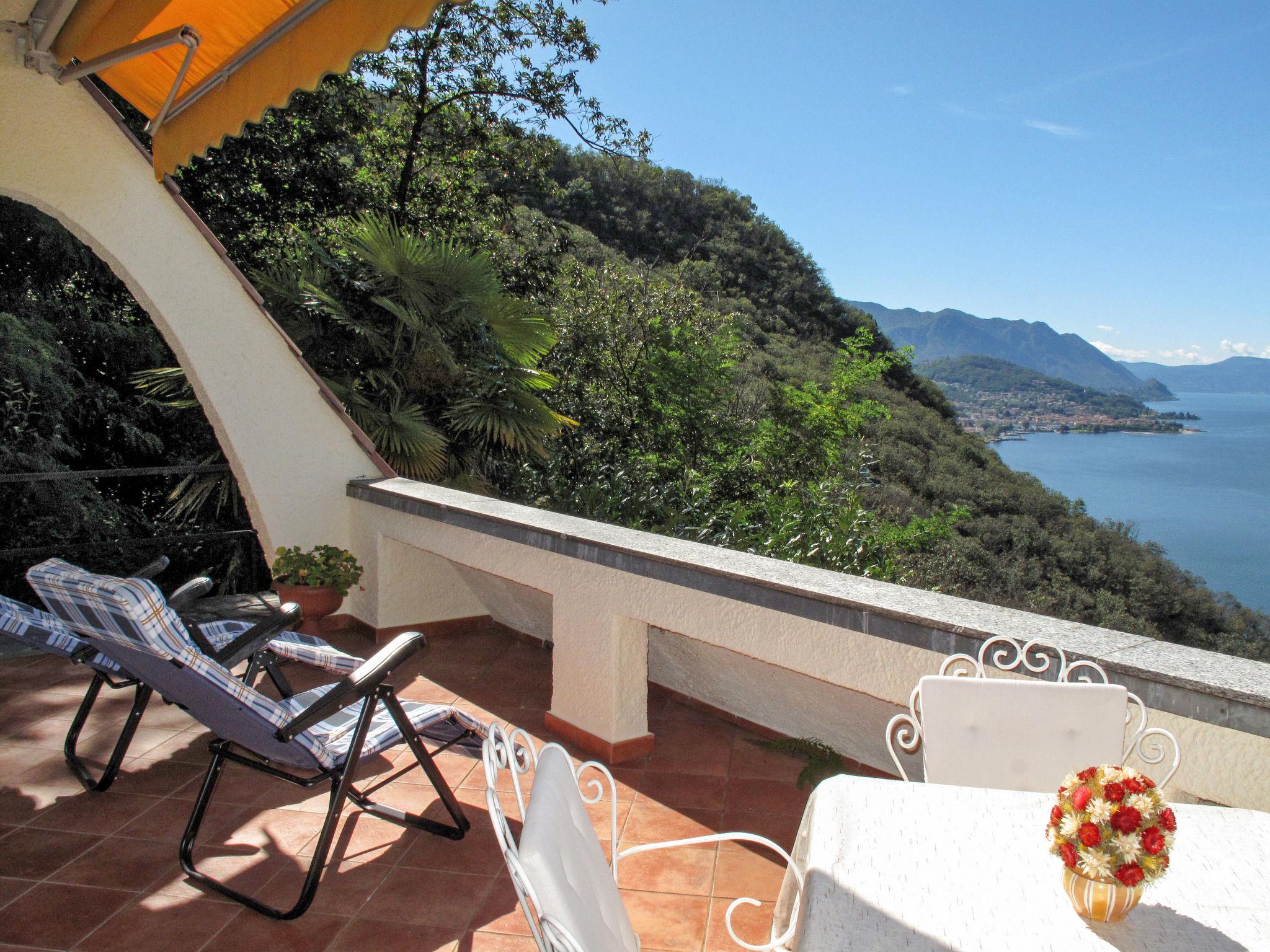 Photo 3 - 2 bedroom Apartment in Luino with terrace and mountain view