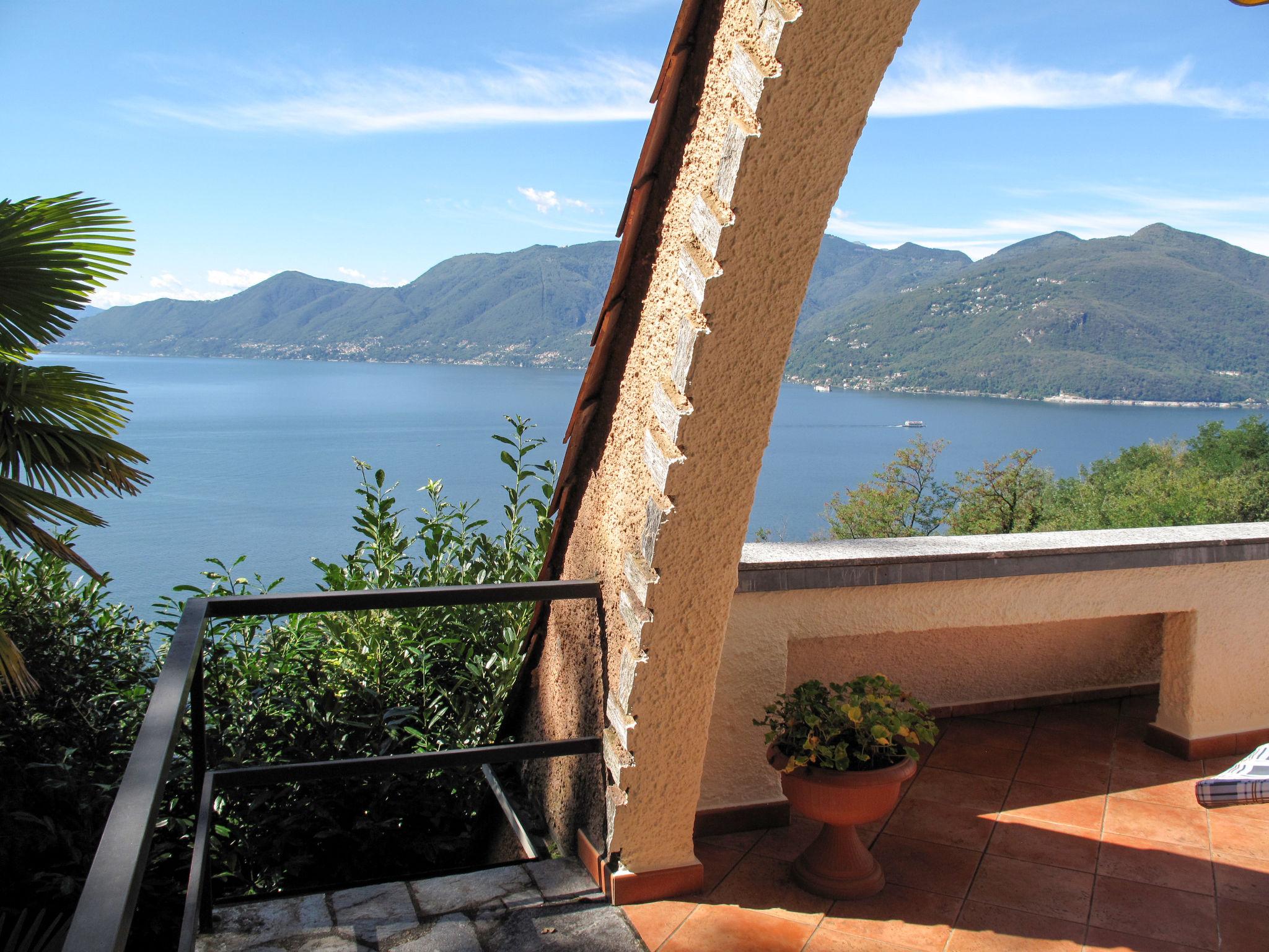 Foto 15 - Appartamento con 2 camere da letto a Luino con terrazza e vista sulle montagne