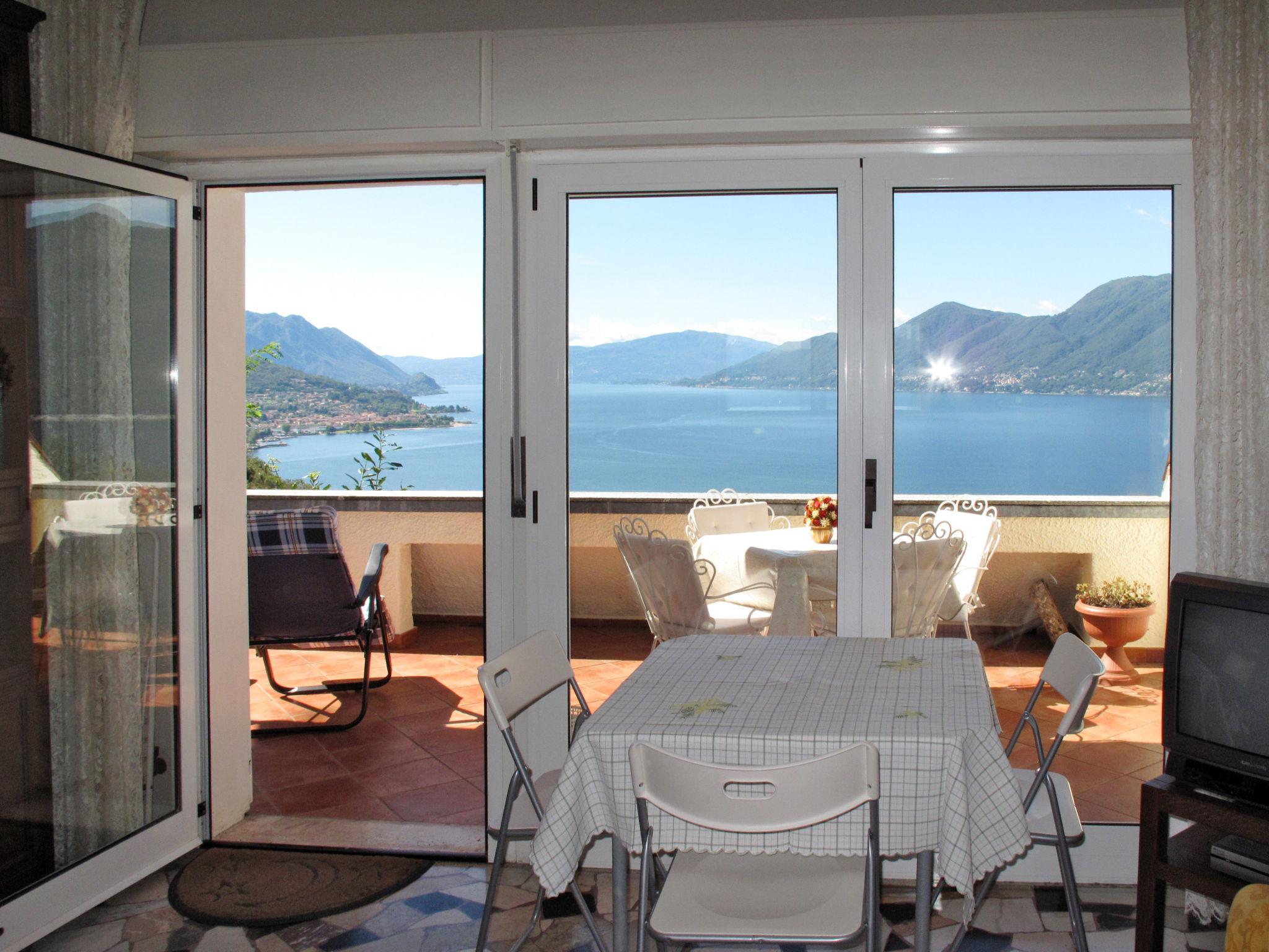 Foto 4 - Apartment mit 2 Schlafzimmern in Luino mit terrasse und blick auf die berge