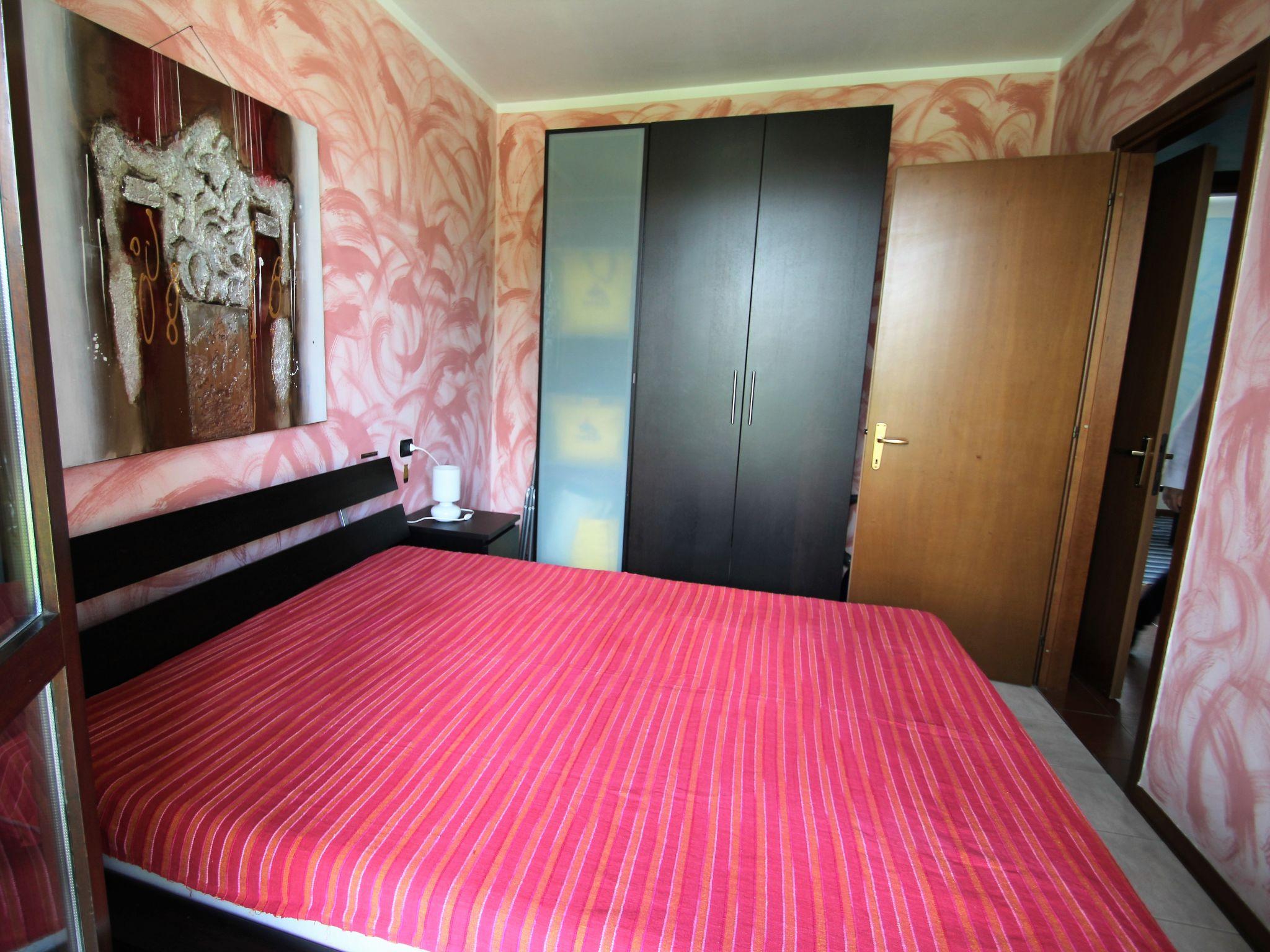 Foto 9 - Appartamento con 2 camere da letto a Monvalle con piscina e vista sulle montagne