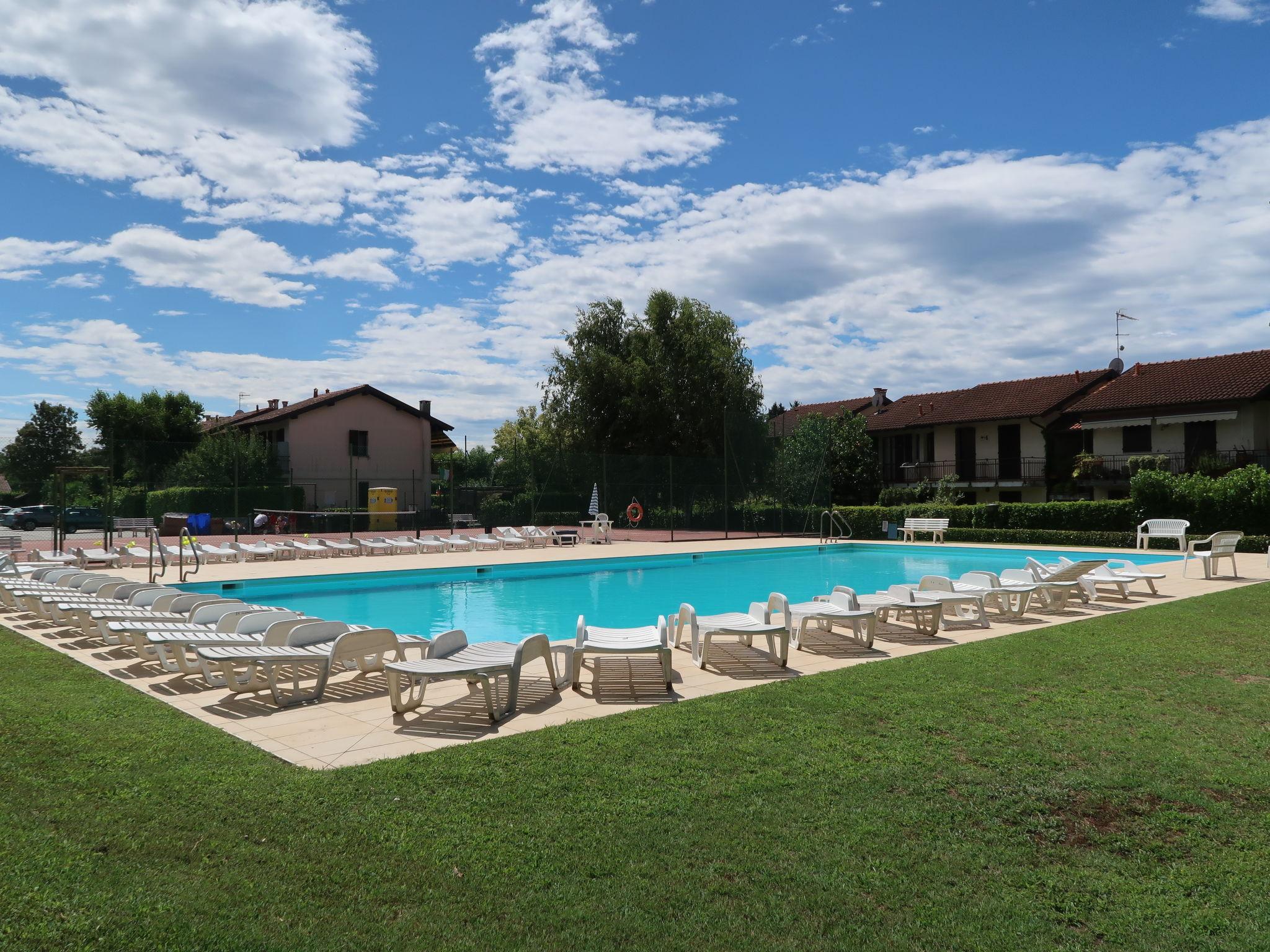 Foto 15 - Apartamento de 2 quartos em Monvalle com piscina e vista para a montanha