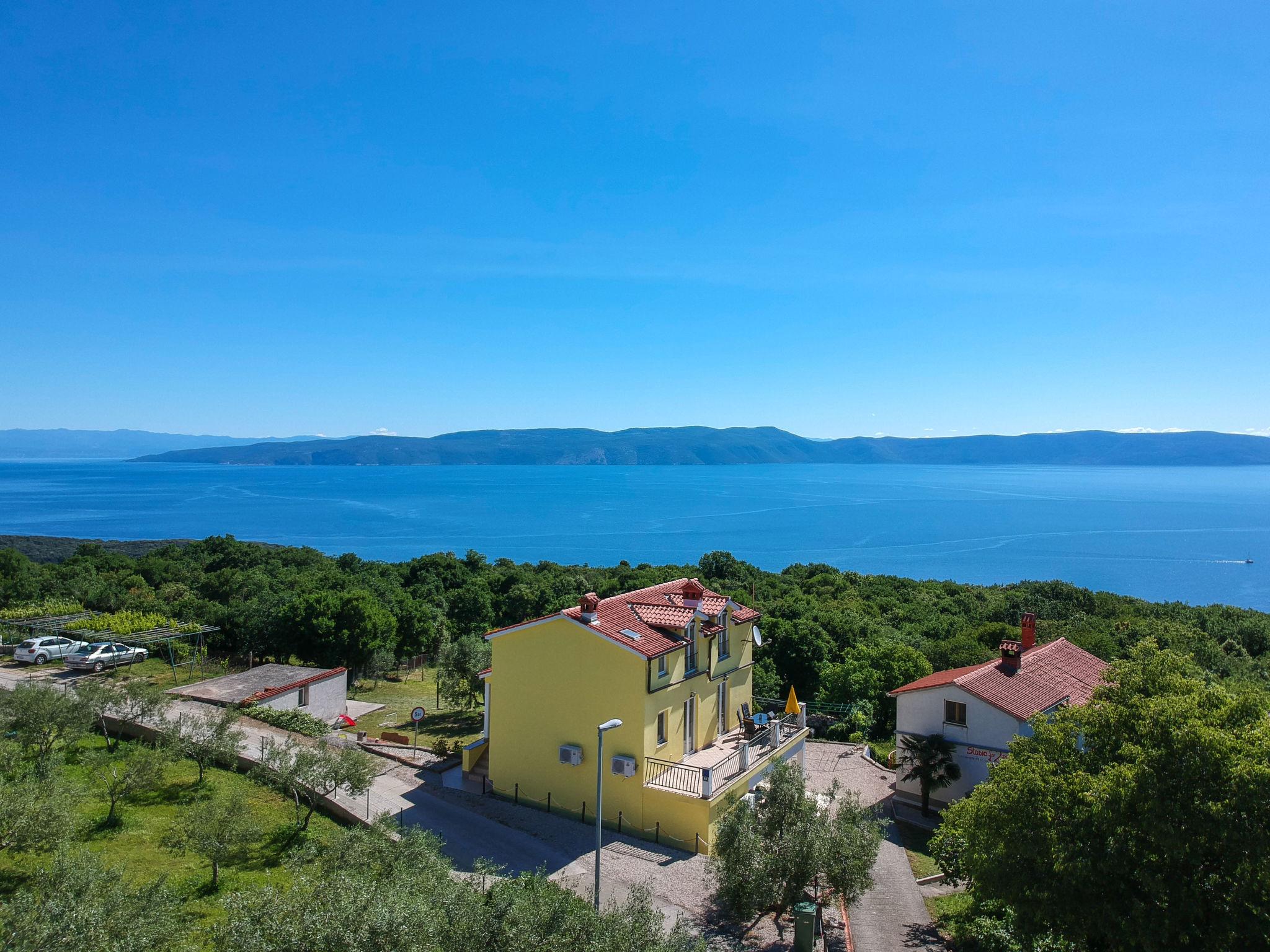 Photo 2 - Appartement de 2 chambres à Raša avec vues à la mer