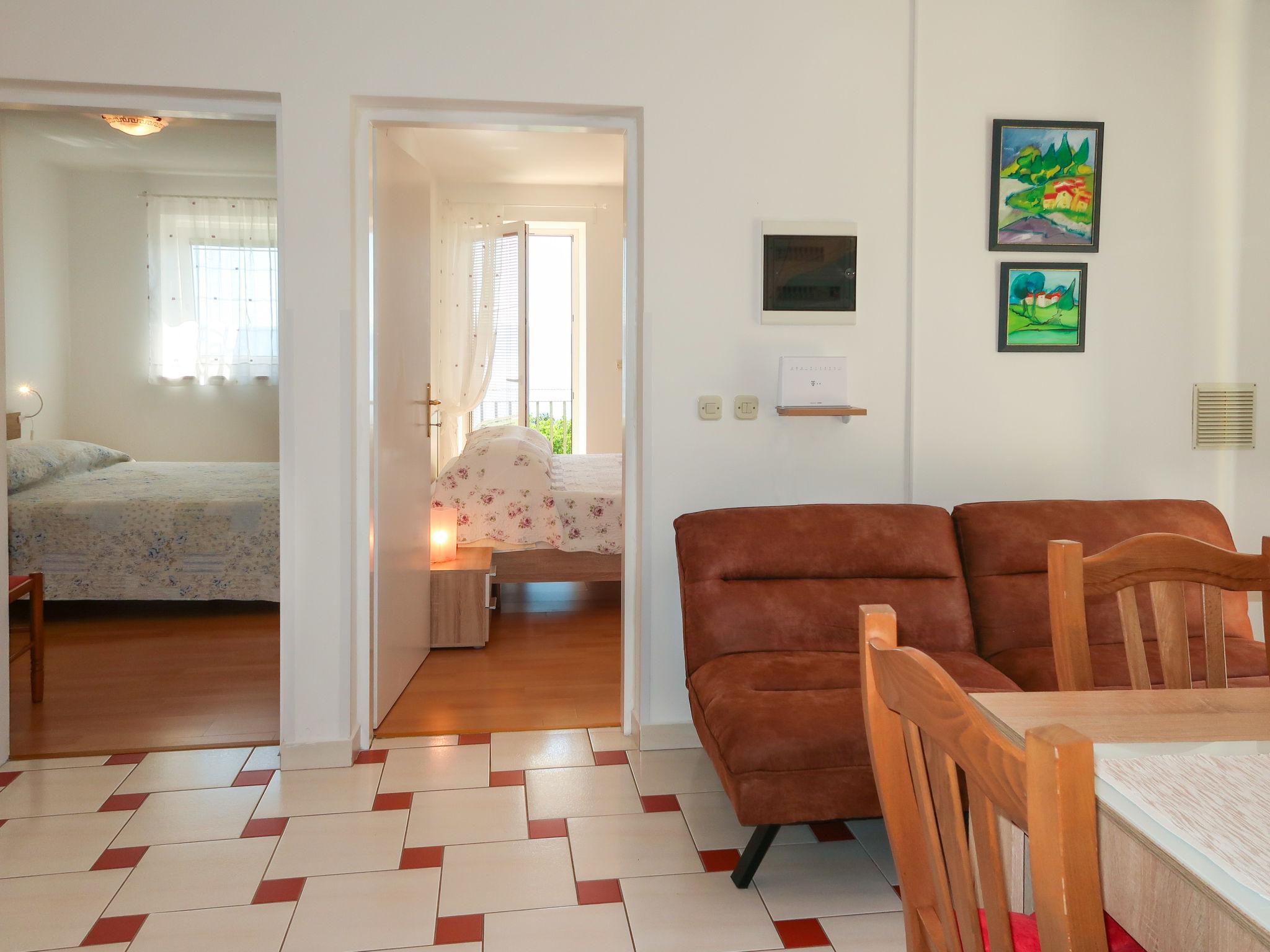 Foto 8 - Appartamento con 2 camere da letto a Raša con terrazza e vista mare