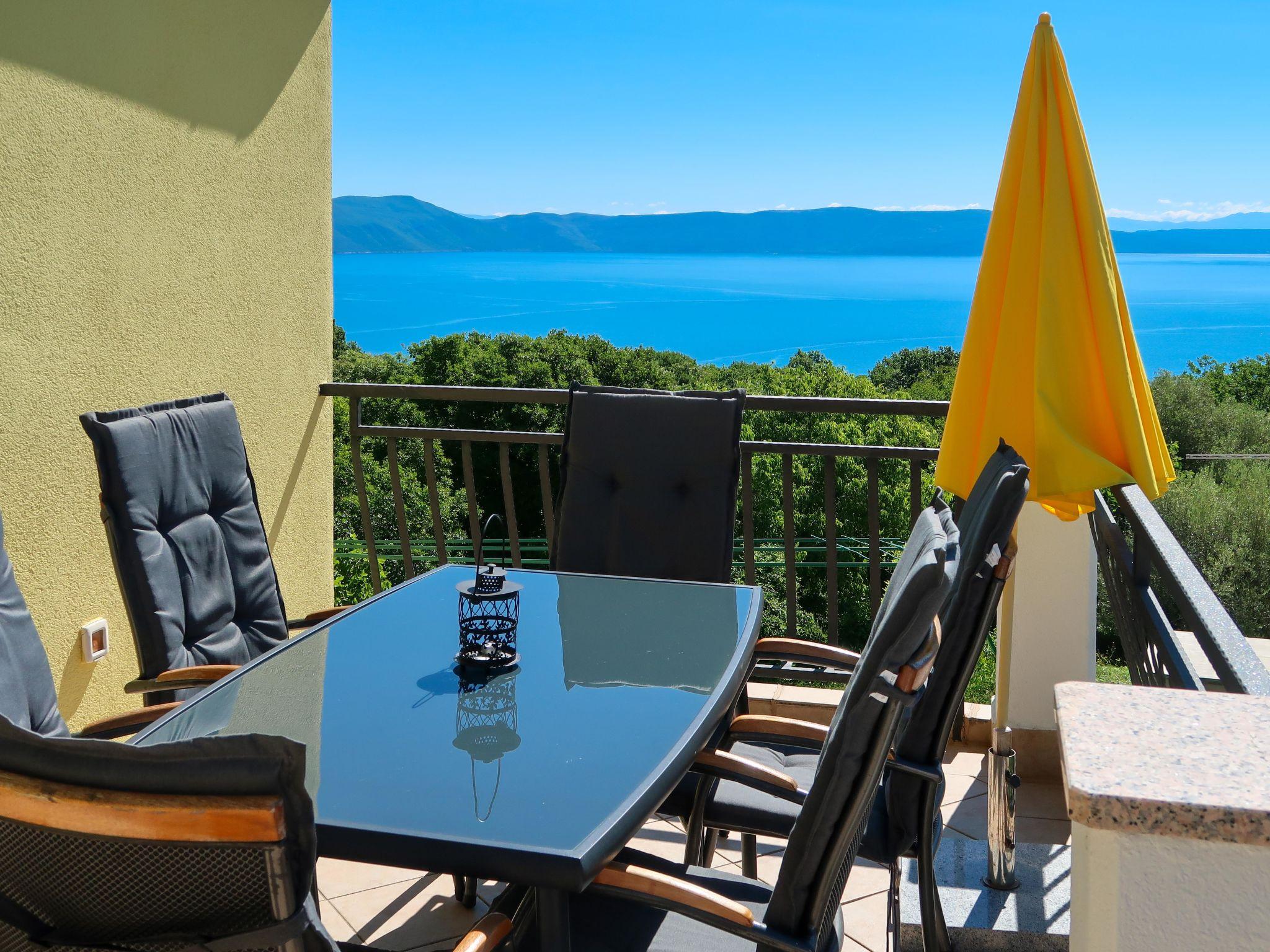 Photo 17 - 2 bedroom Apartment in Raša with terrace and sea view