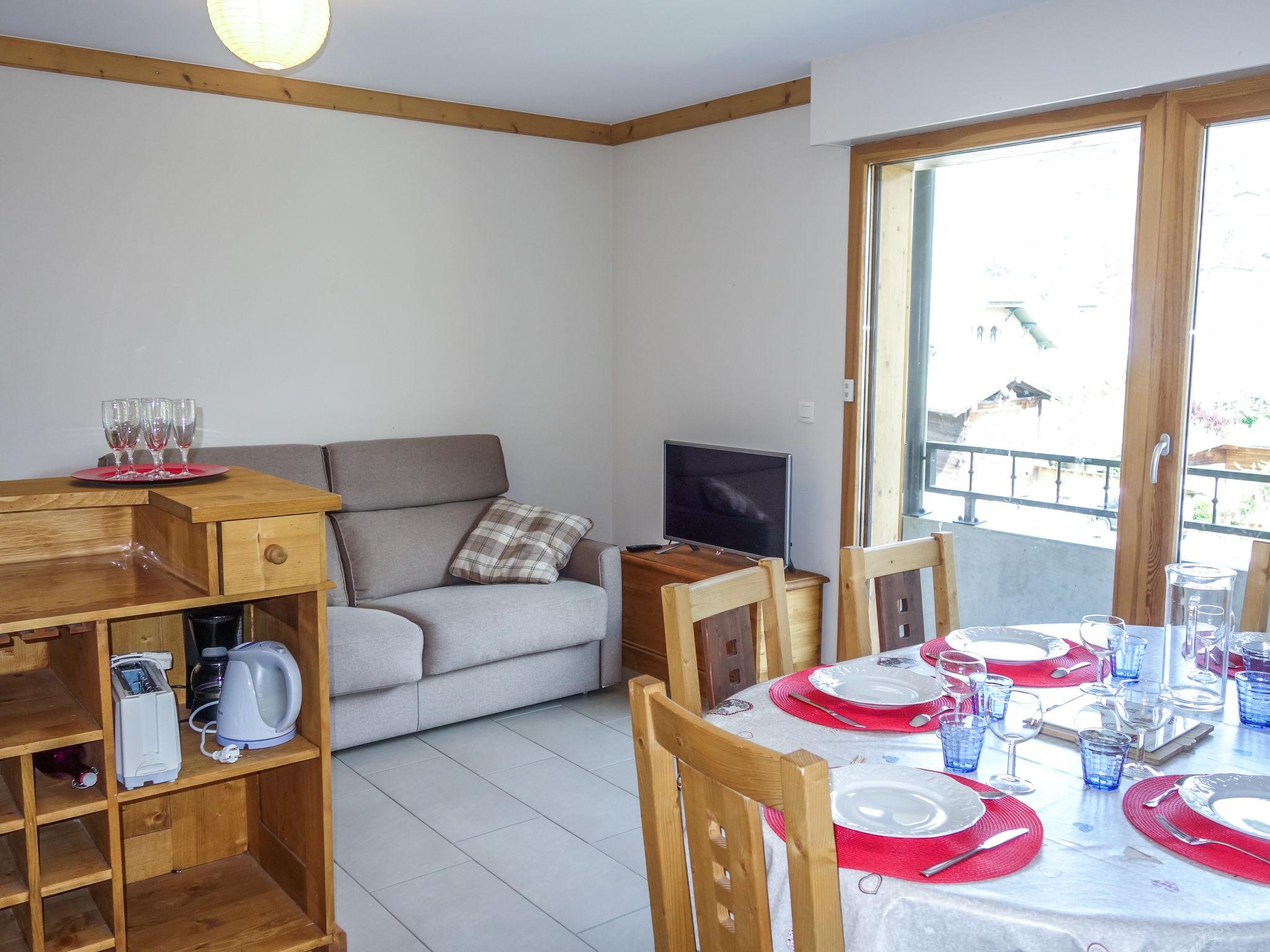Foto 3 - Appartamento con 2 camere da letto a Saint-Gervais-les-Bains con vista sulle montagne