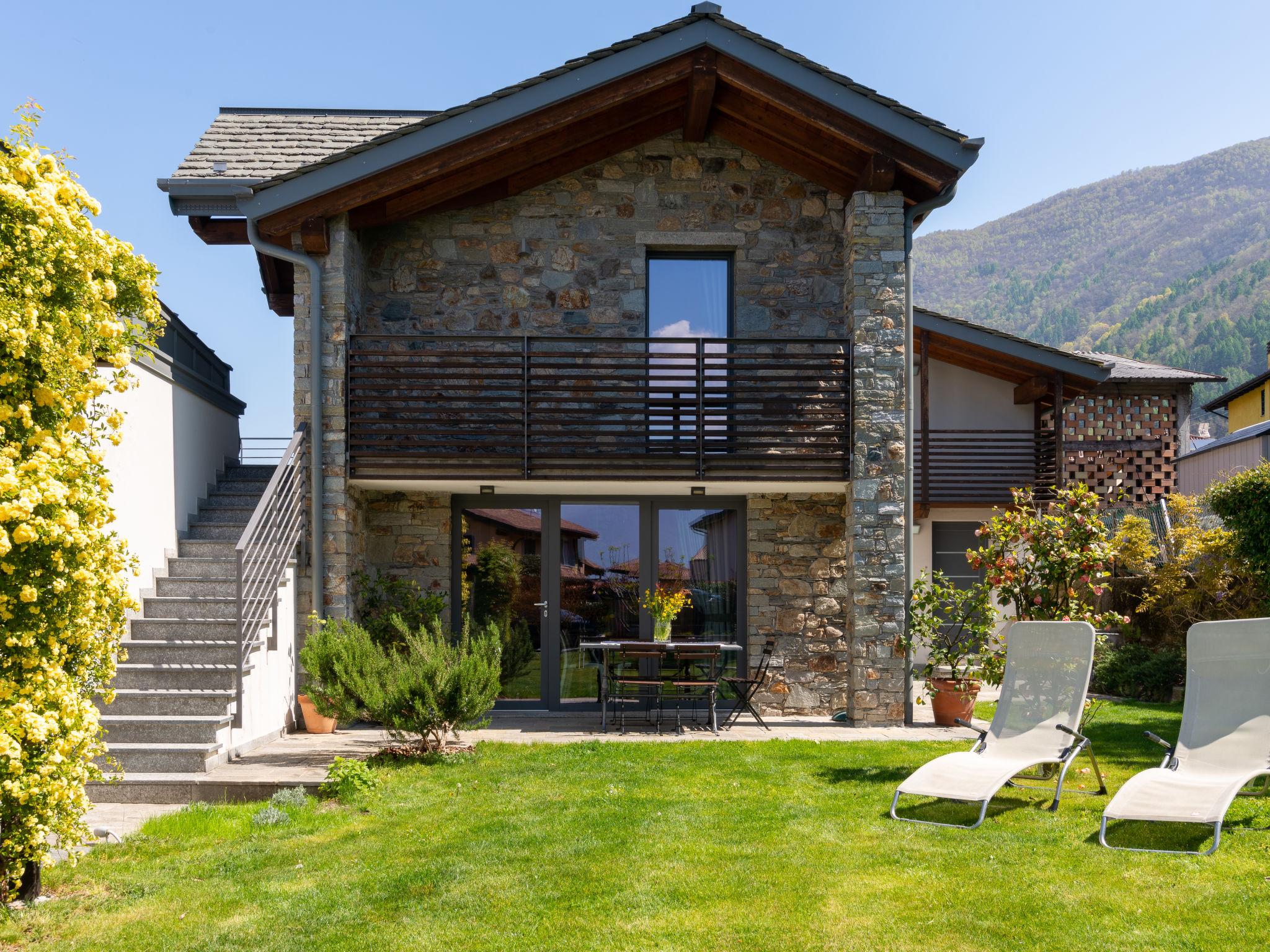 Photo 1 - Maison de 1 chambre à Colico avec jardin et vues sur la montagne