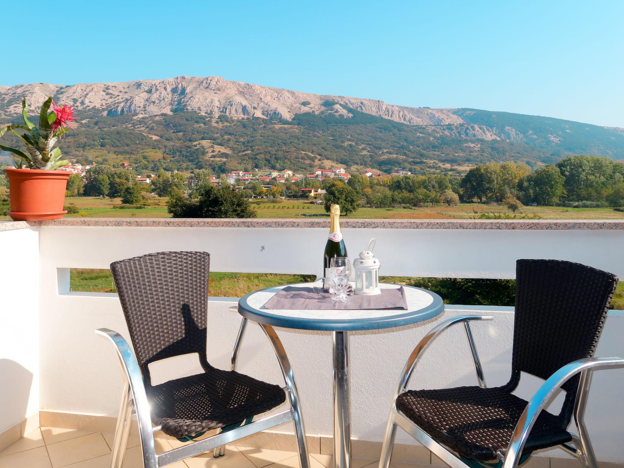 Foto 1 - Appartamento con 1 camera da letto a Baška con giardino e vista mare