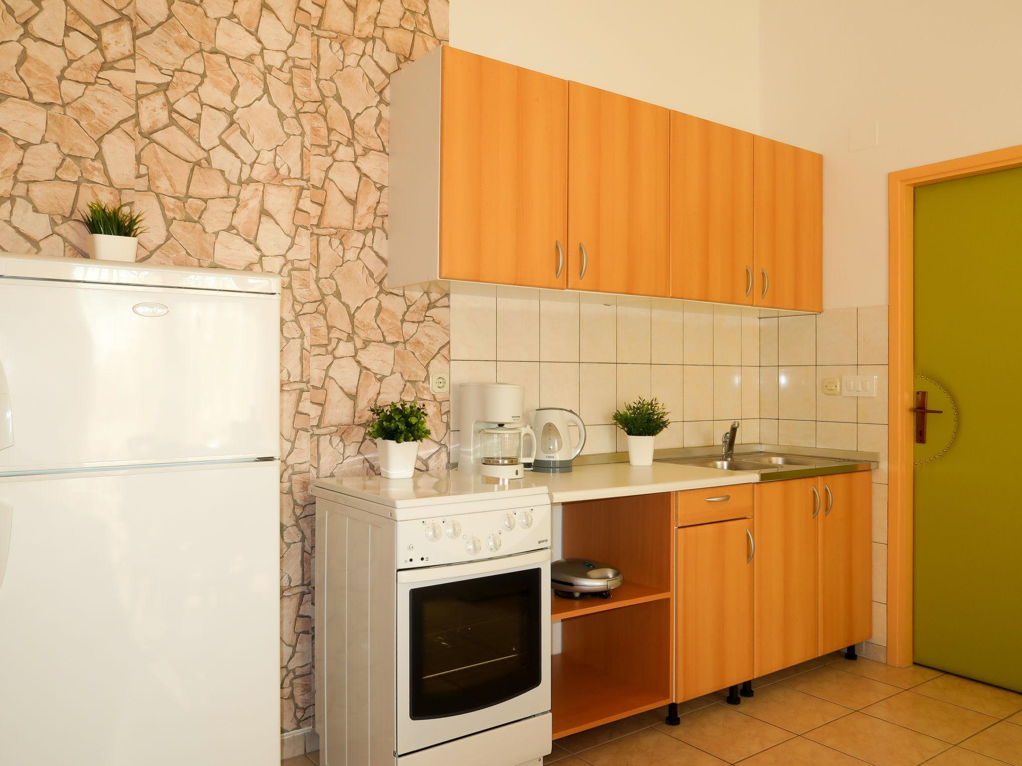 Foto 8 - Apartamento de 1 quarto em Baška com jardim