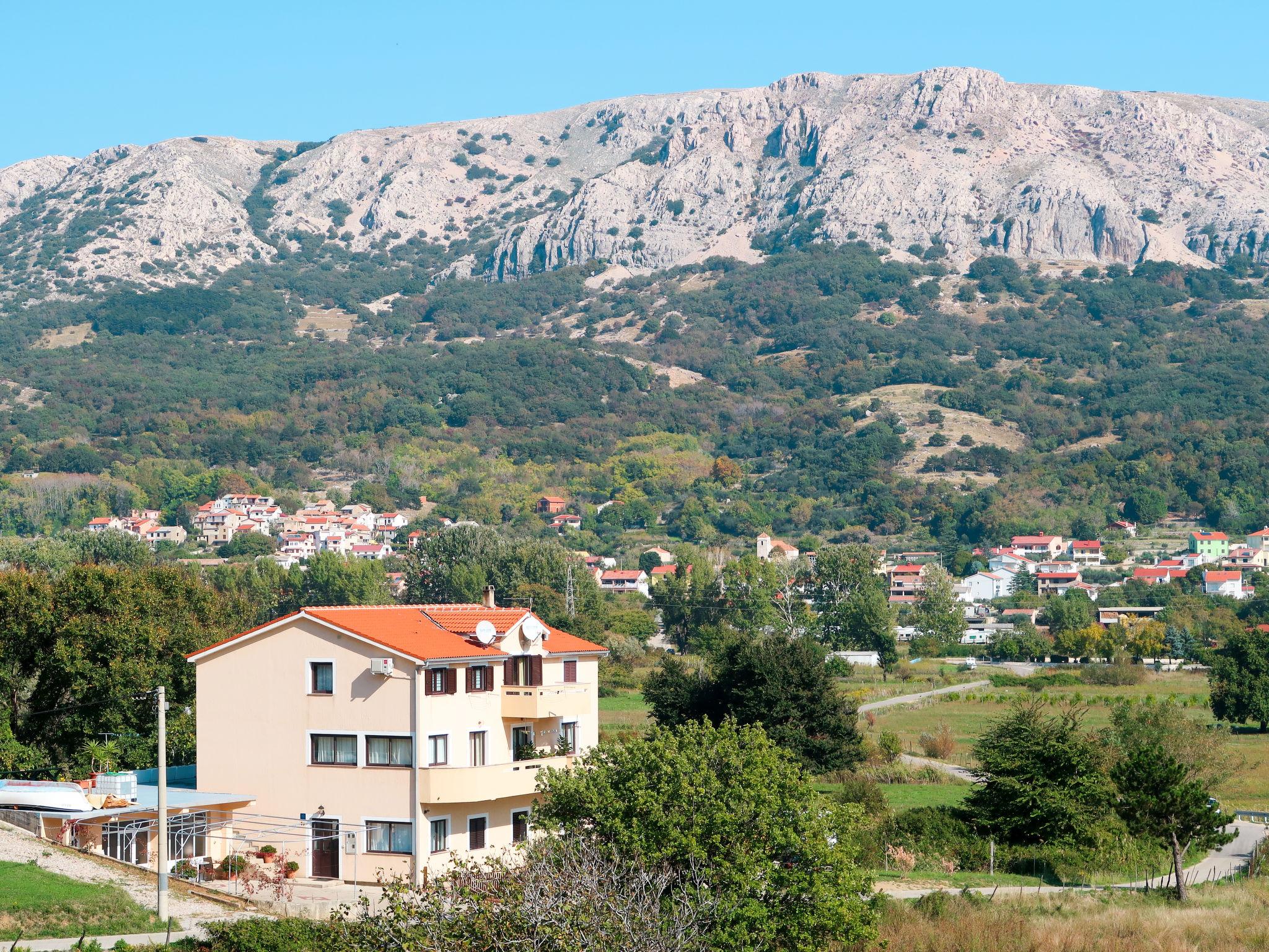 Foto 1 - Apartamento em Baška com jardim e vistas do mar