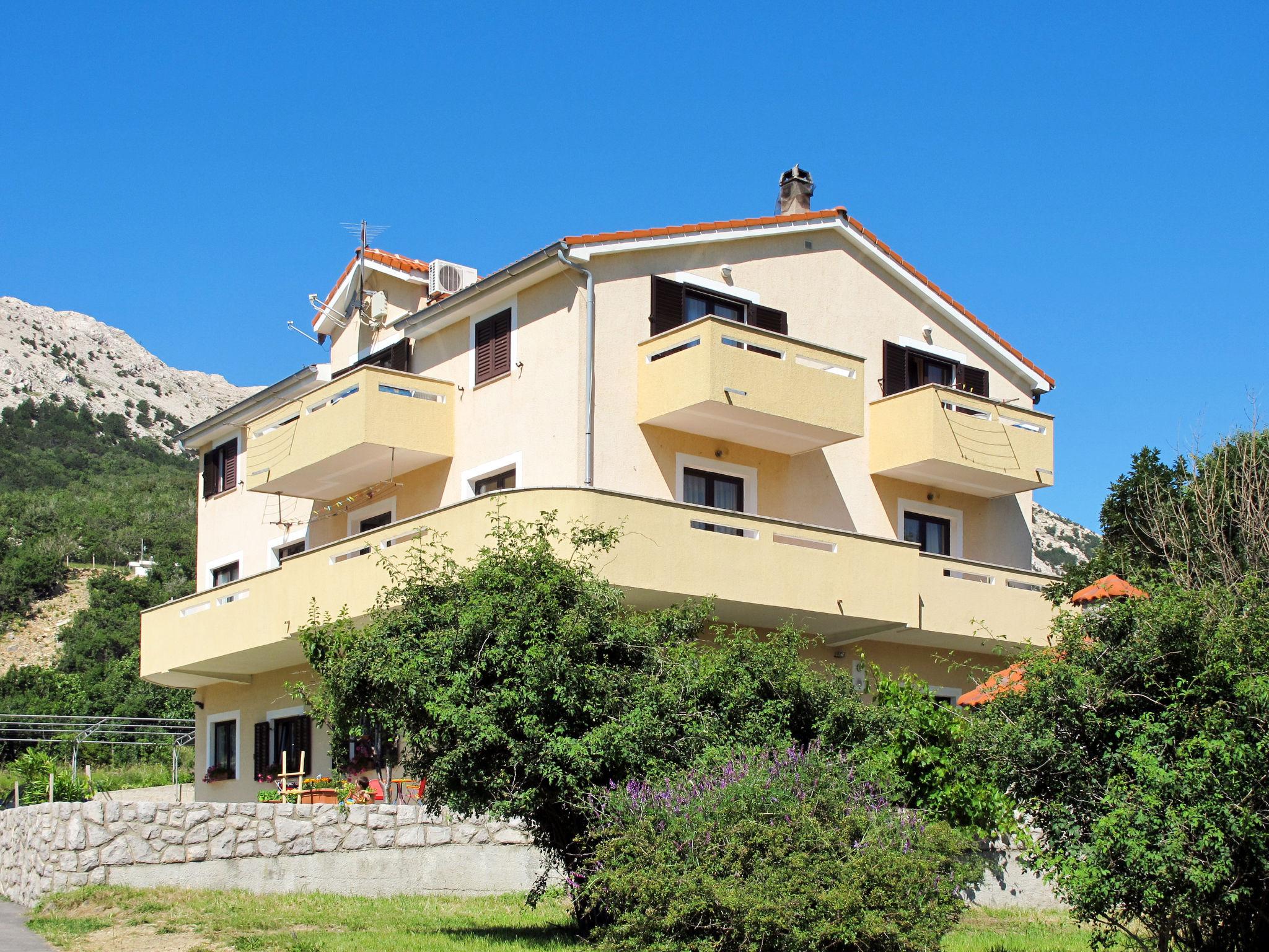 Photo 2 - Appartement de 1 chambre à Baška avec jardin et vues à la mer