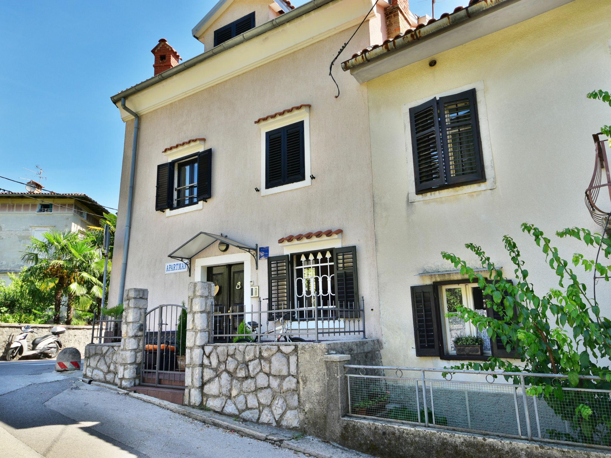 Foto 5 - Apartamento en Lovran con terraza y vistas al mar