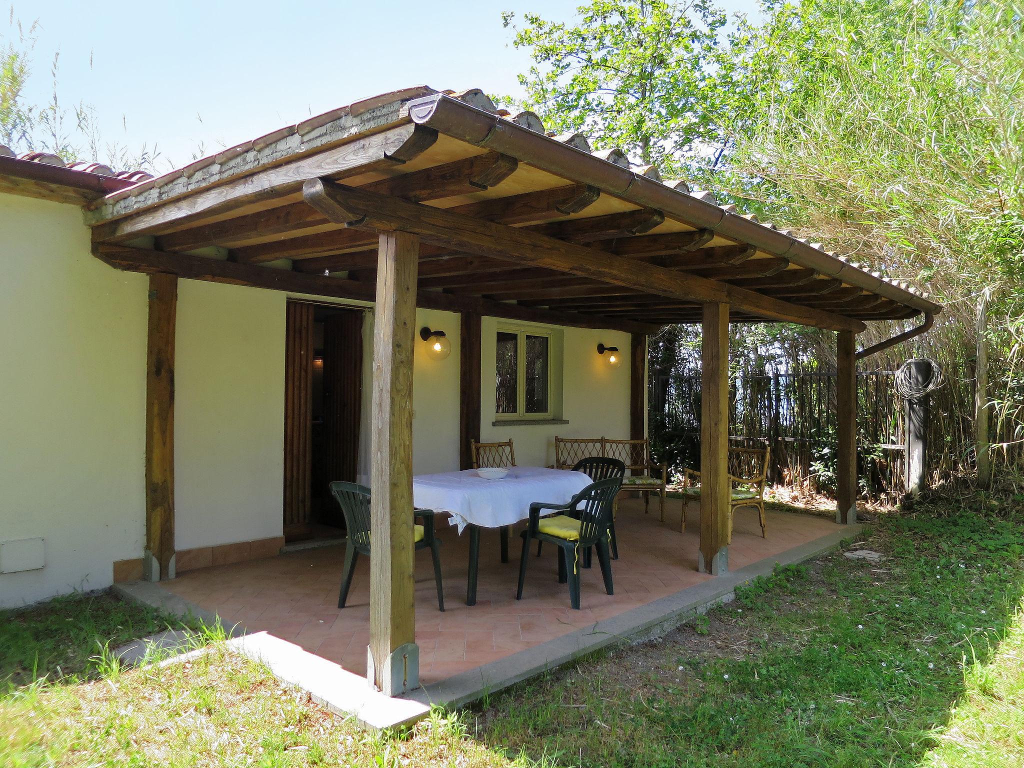 Foto 3 - Casa de 1 habitación en Bolsena con piscina y jardín