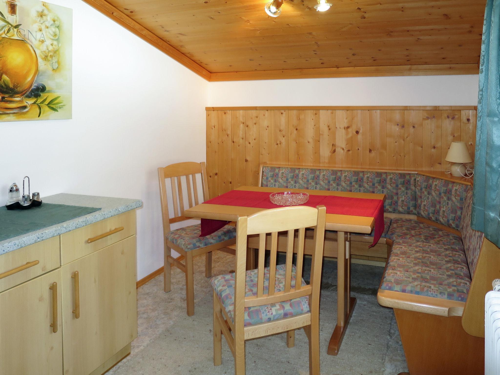 Foto 9 - Appartamento con 2 camere da letto a Neukirchen am Großvenediger con vista sulle montagne