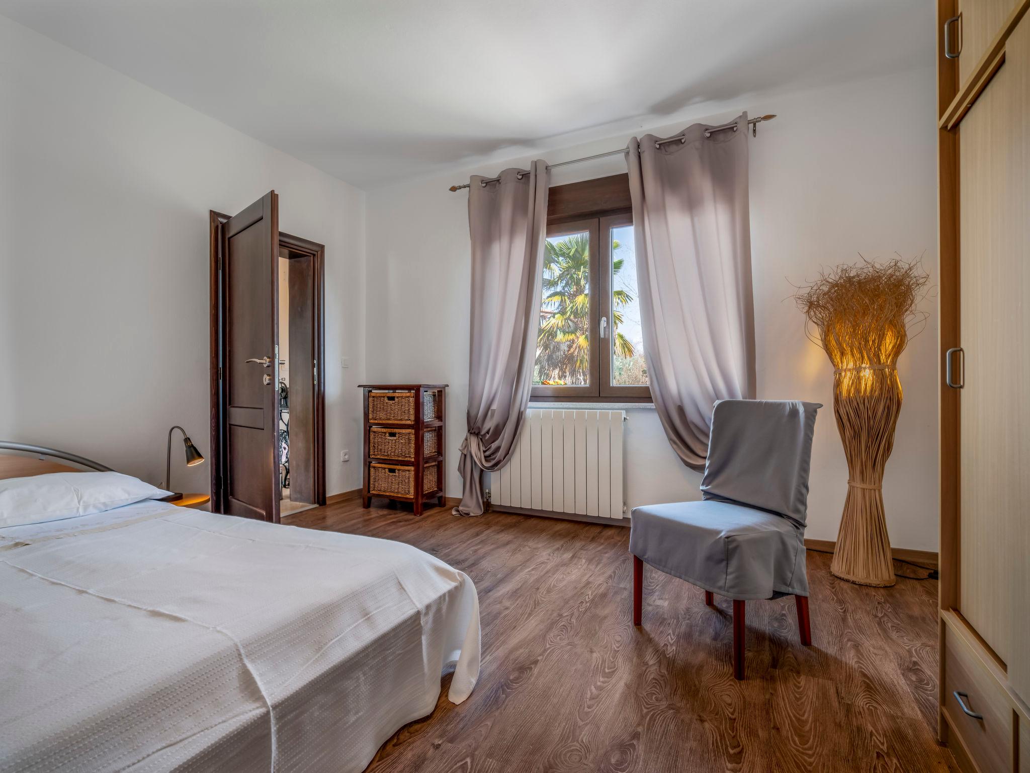 Foto 16 - Apartment mit 1 Schlafzimmer in Novigrad mit garten und blick aufs meer