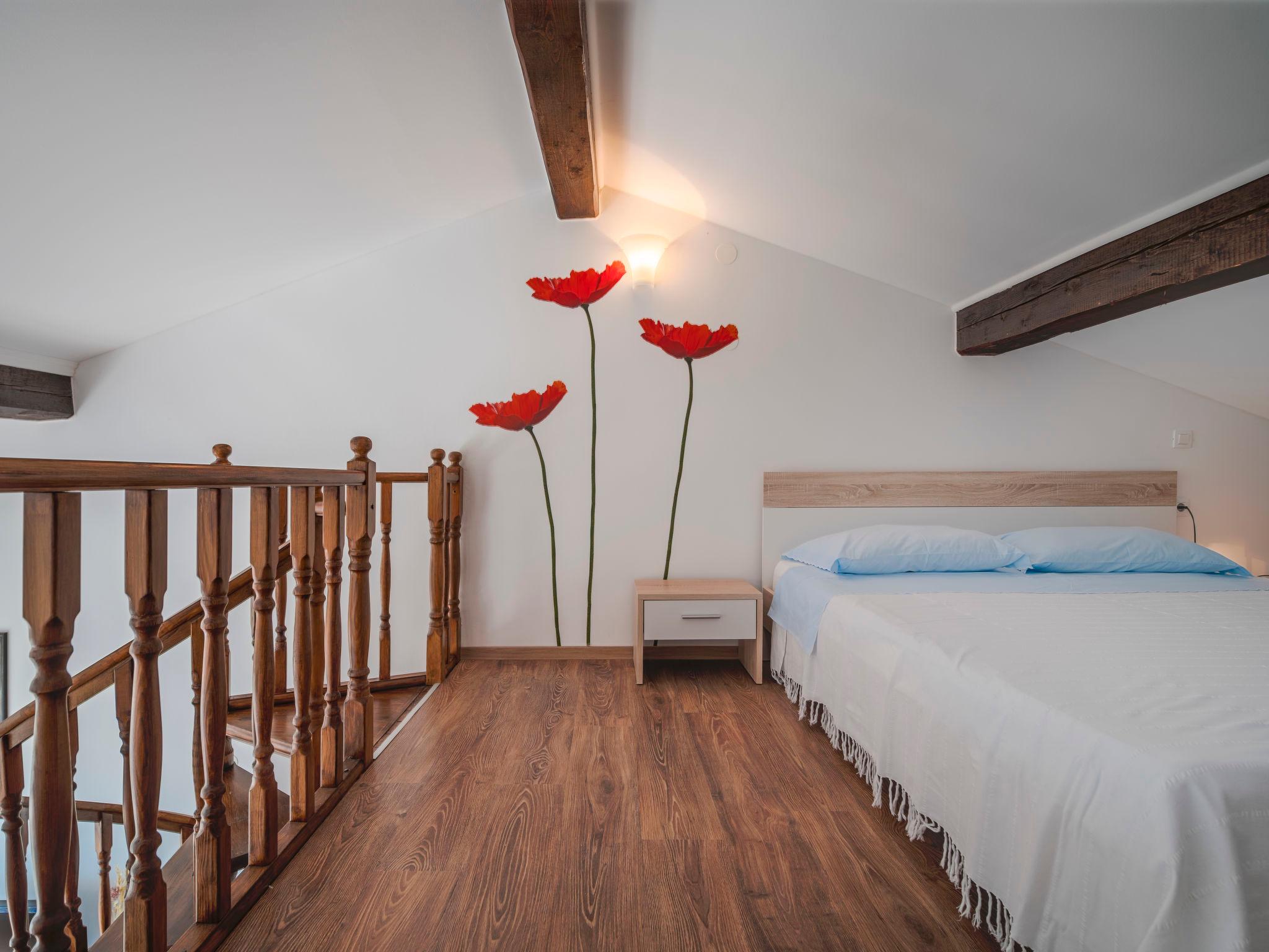 Foto 8 - Apartment mit 1 Schlafzimmer in Novigrad mit garten und blick aufs meer