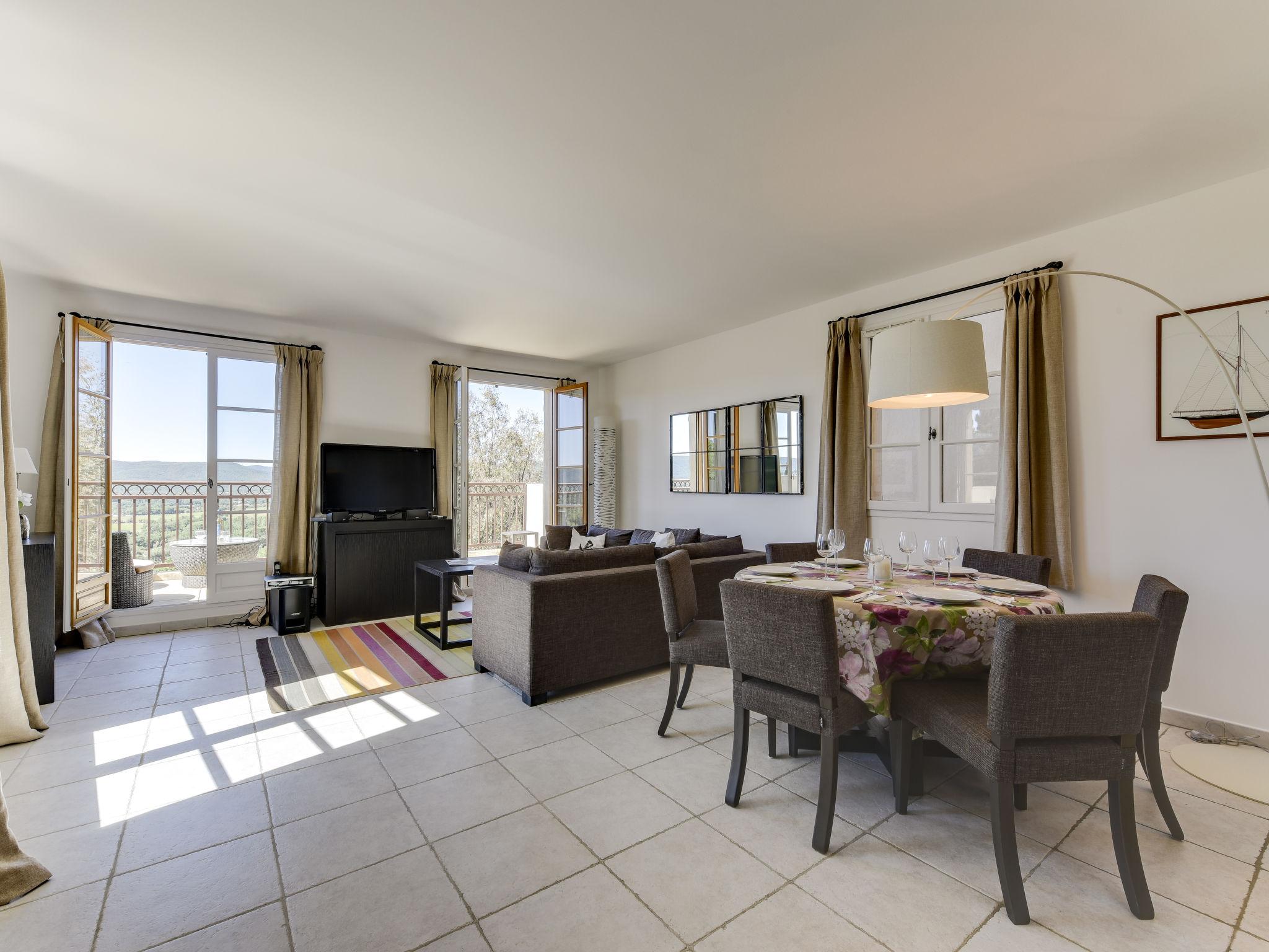 Photo 2 - Appartement de 3 chambres à Grimaud avec terrasse et vues à la mer