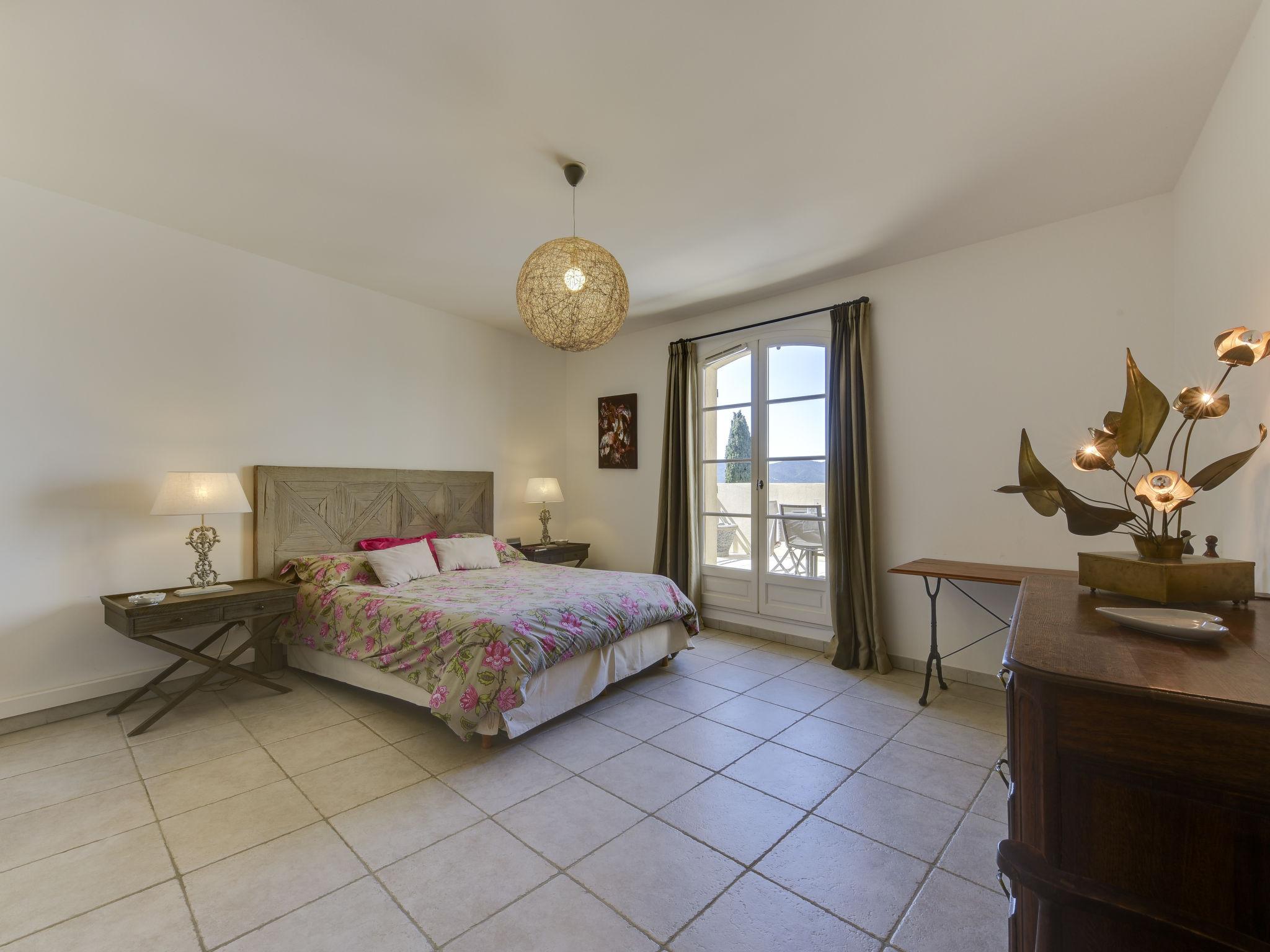 Foto 4 - Appartamento con 3 camere da letto a Grimaud con terrazza e vista mare