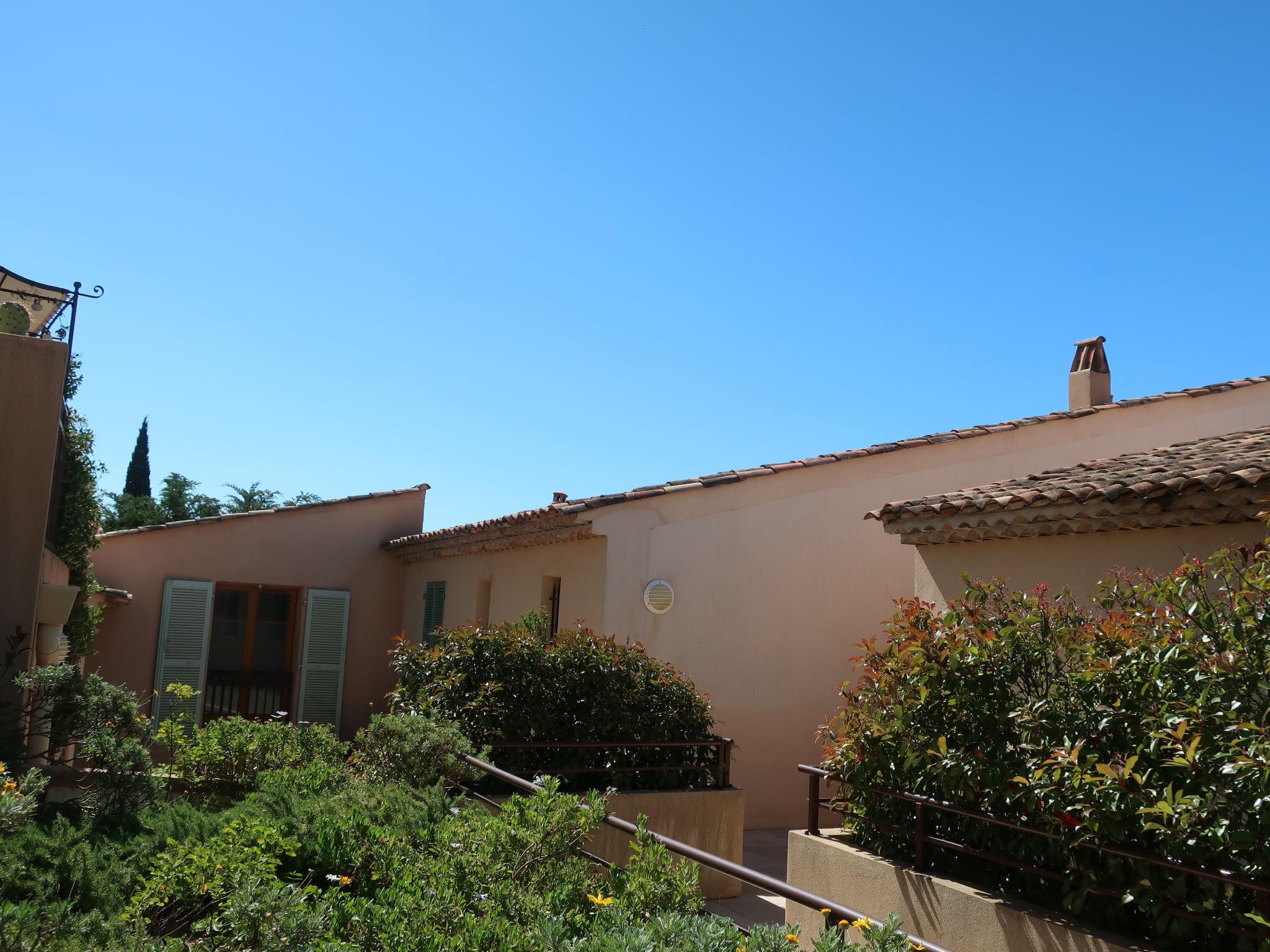 Photo 15 - 3 bedroom Apartment in Grimaud with terrace and sea view