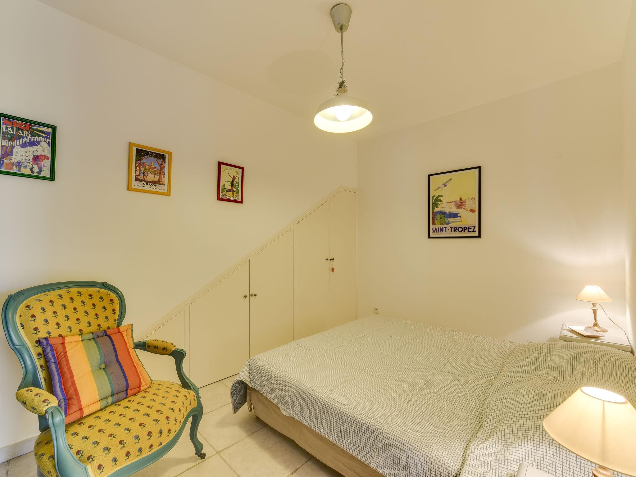 Foto 9 - Appartamento con 3 camere da letto a Grimaud con terrazza e vista mare