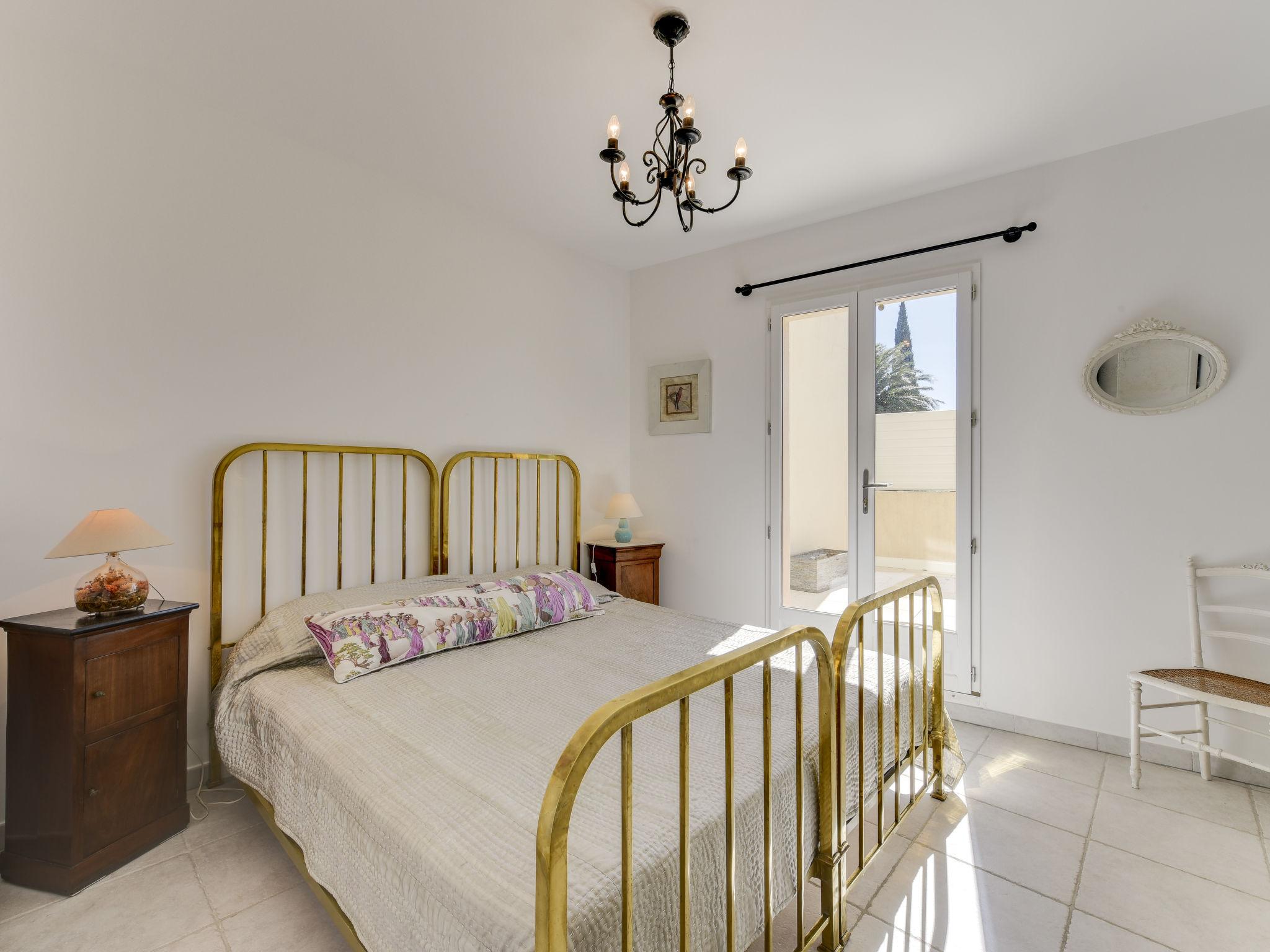 Foto 8 - Appartamento con 3 camere da letto a Grimaud con terrazza e vista mare