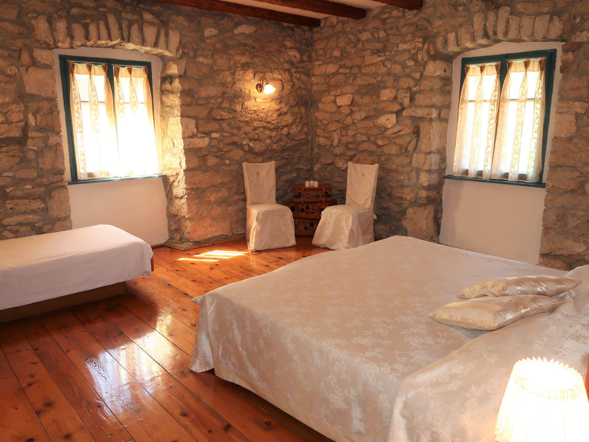 Foto 23 - Casa con 4 camere da letto a Kršan con piscina privata e vista mare