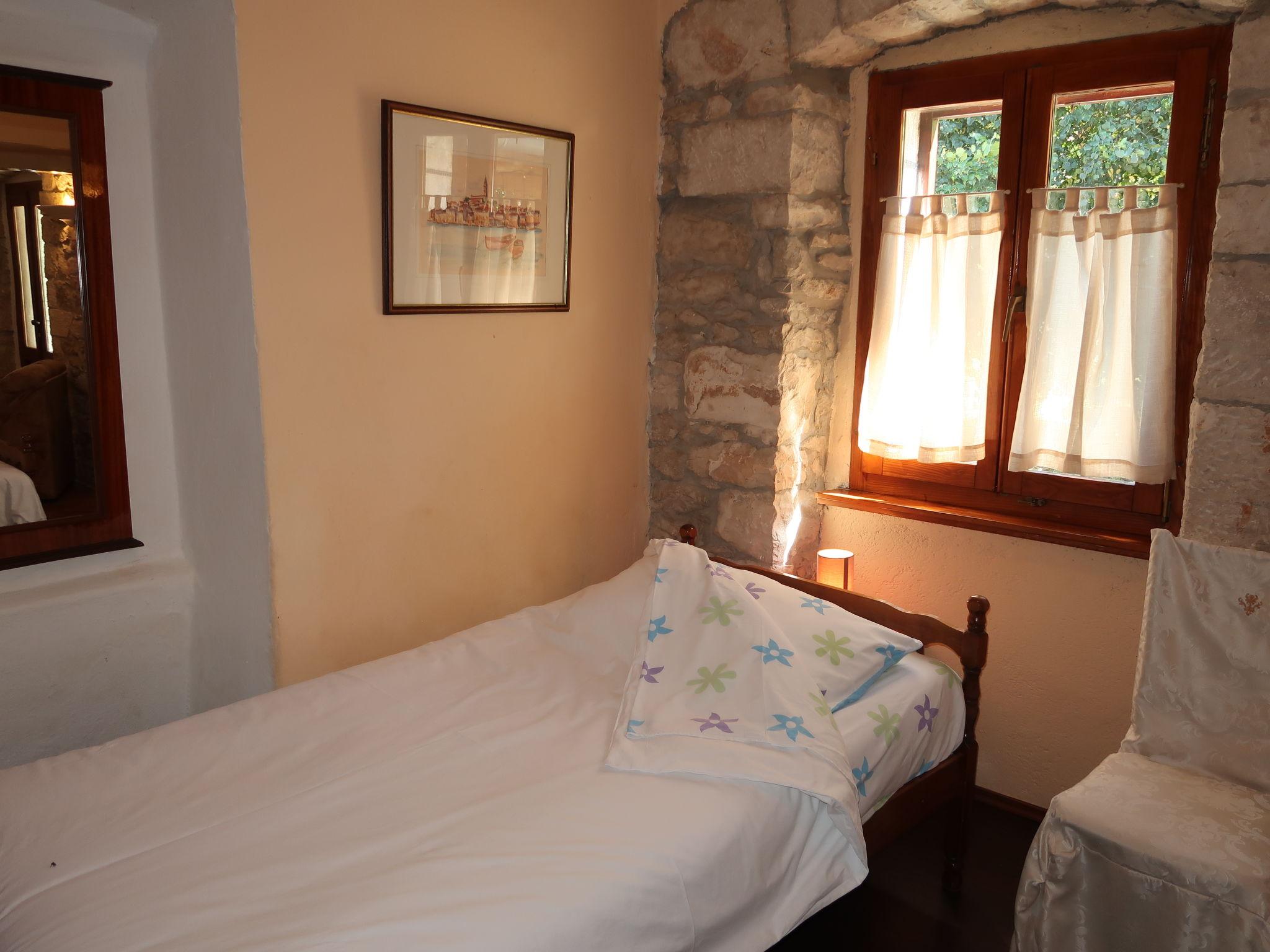 Foto 25 - Casa con 4 camere da letto a Kršan con piscina privata e vista mare