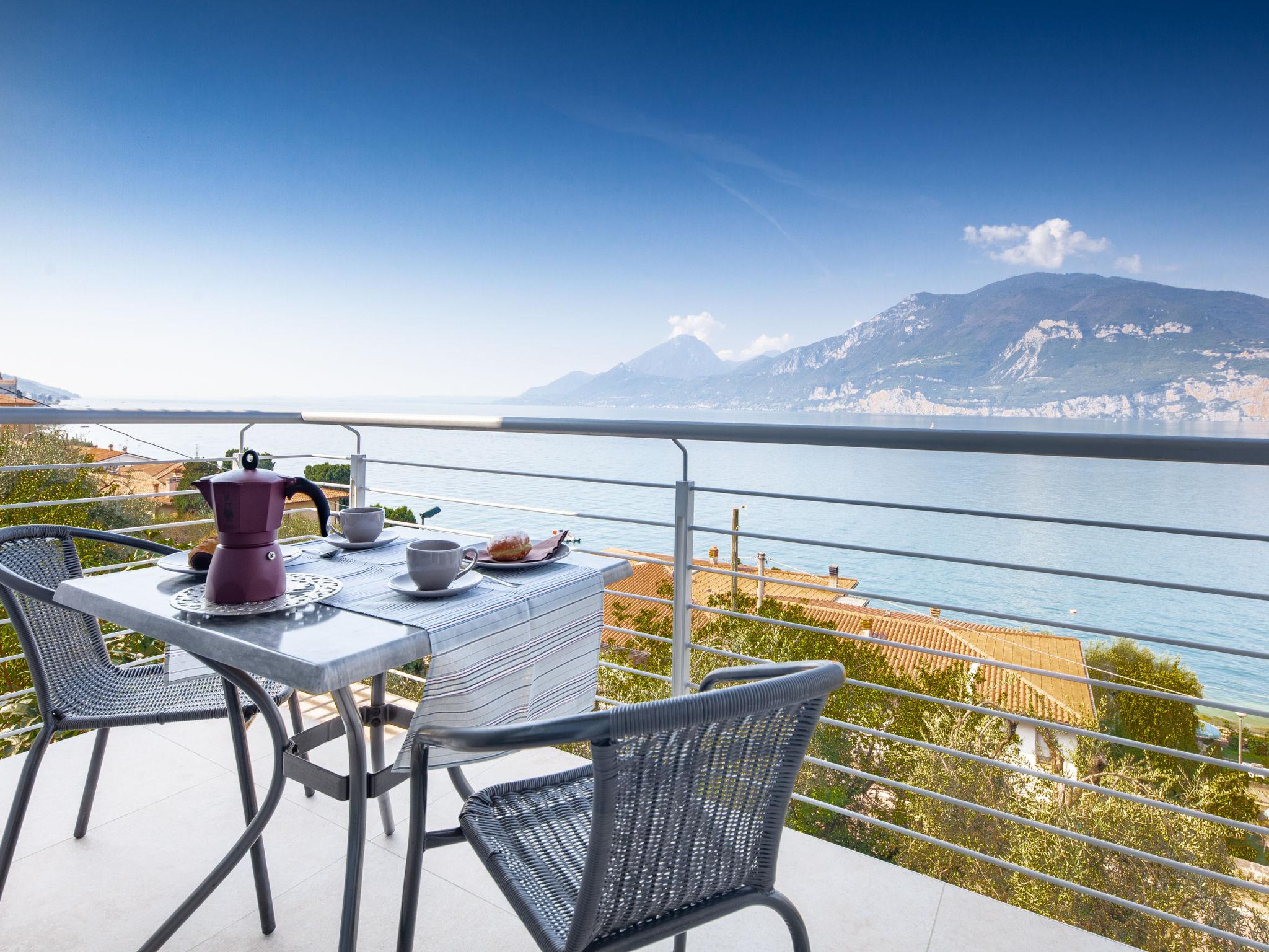 Photo 1 - Appartement de 1 chambre à Brenzone sul Garda avec jardin et vues sur la montagne