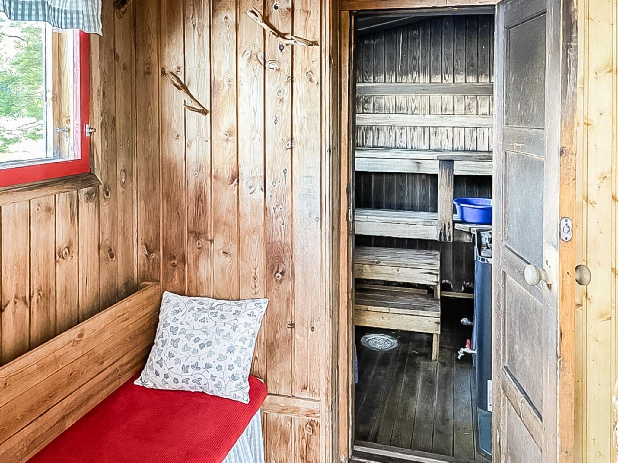Photo 33 - 6 bedroom House in Lohja with sauna