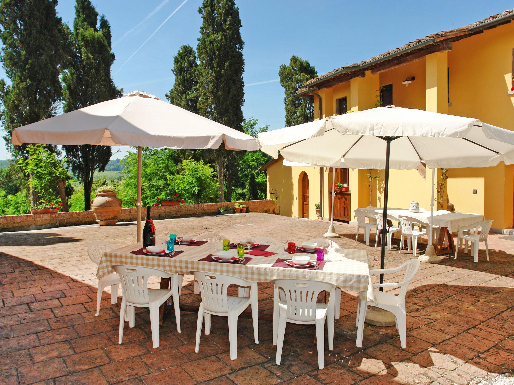 Foto 3 - Casa de 5 habitaciones en Montopoli in Val d'Arno con piscina privada y jardín
